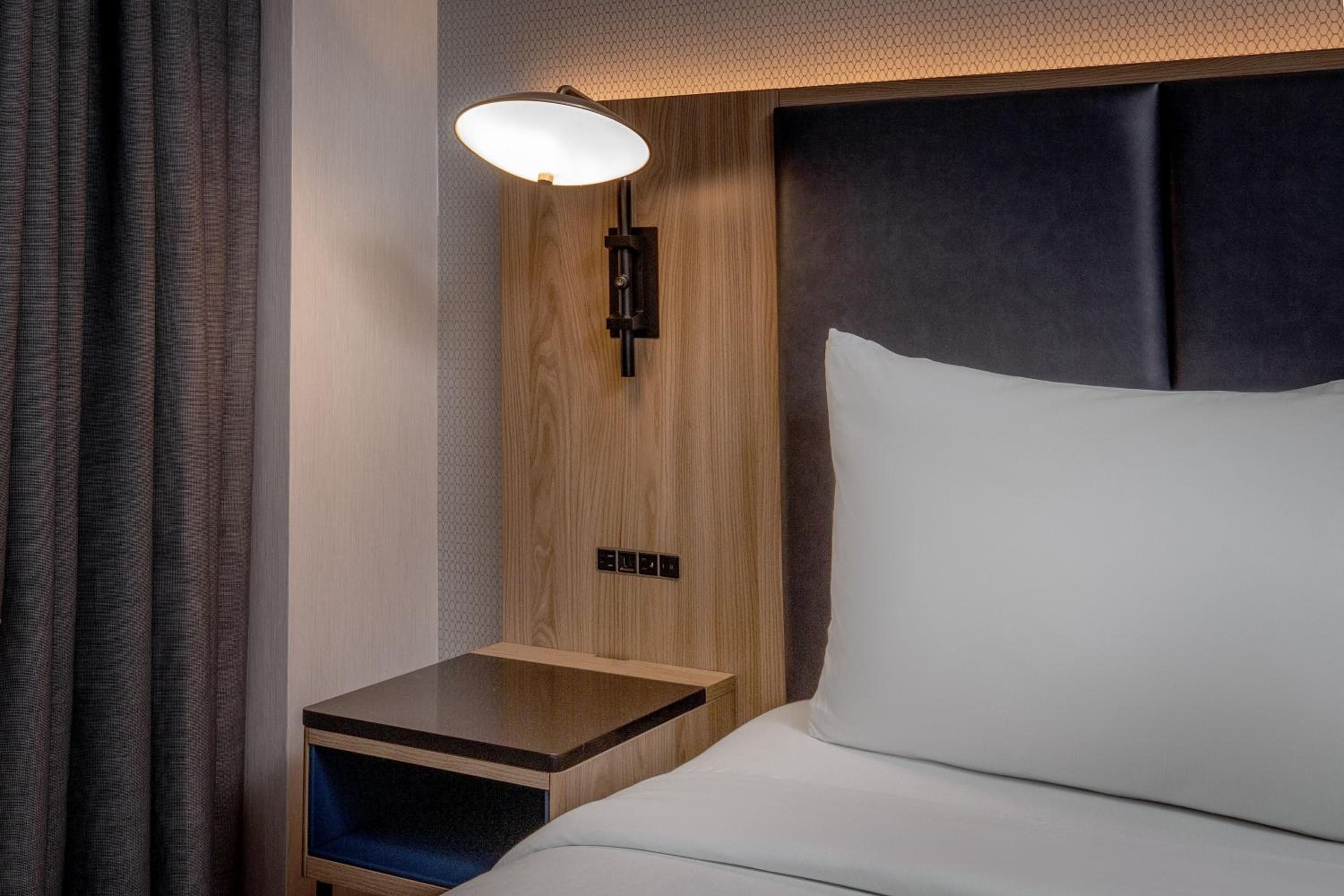 King Room with Roll-in Shower - Mobility Accessible