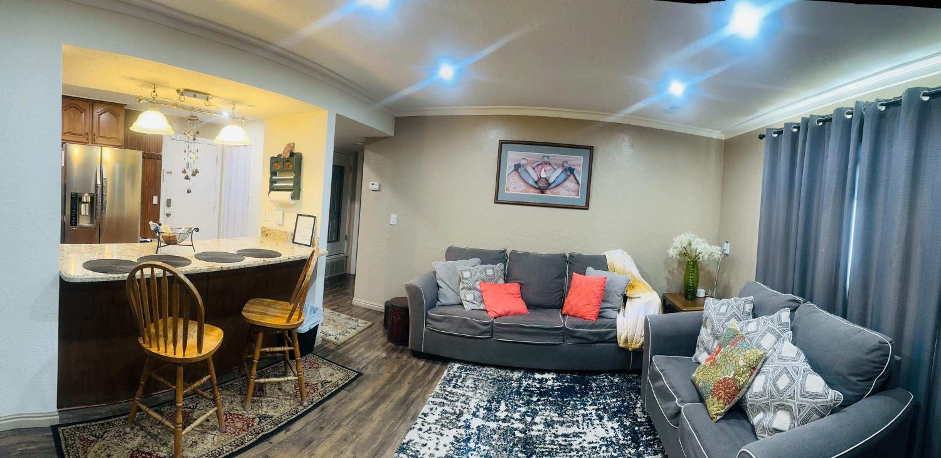 One-Bedroom Apartment photo 1