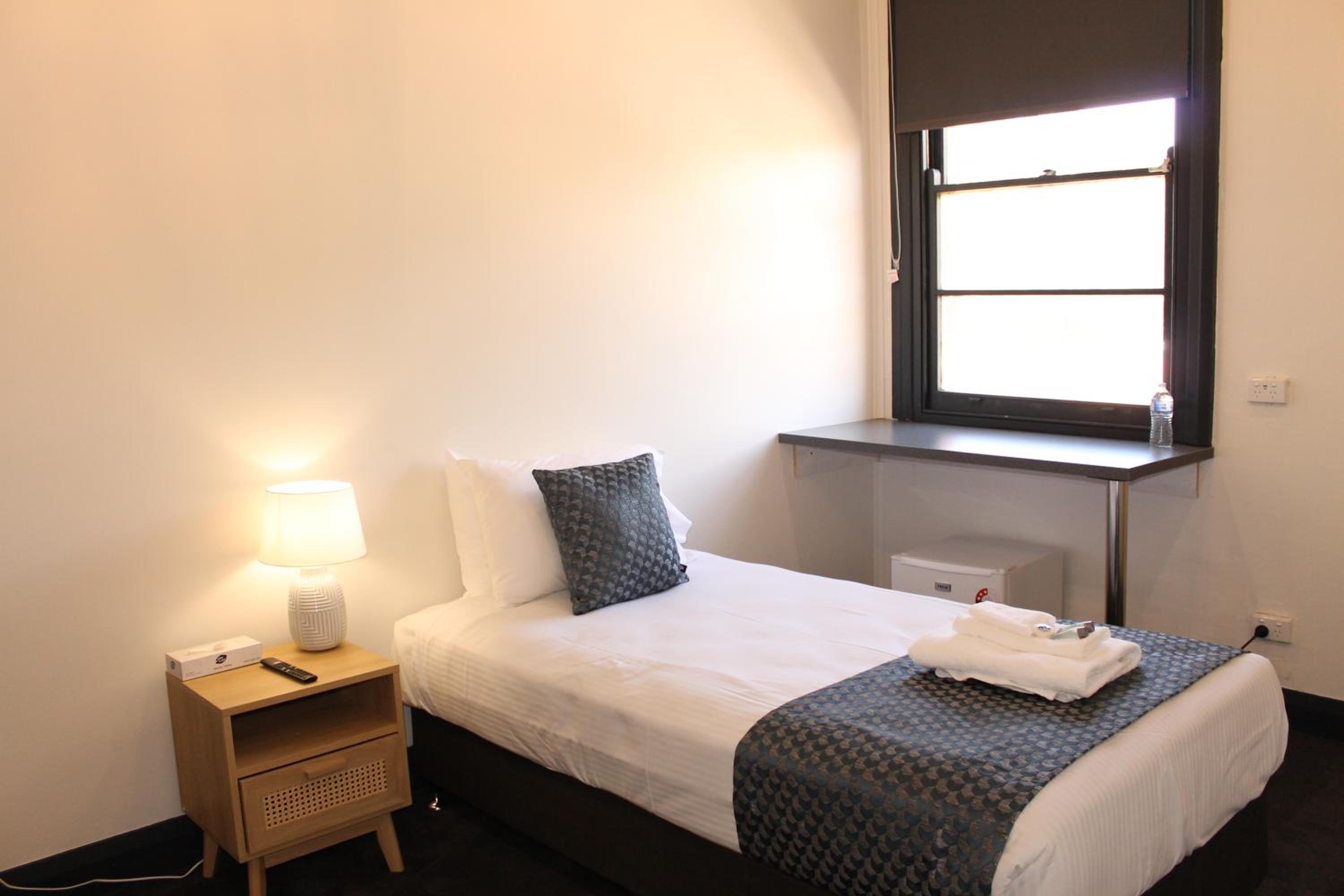 Single Room with Private Bathroom photo 3