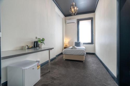 Single Room with Private Bathroom photo 1
