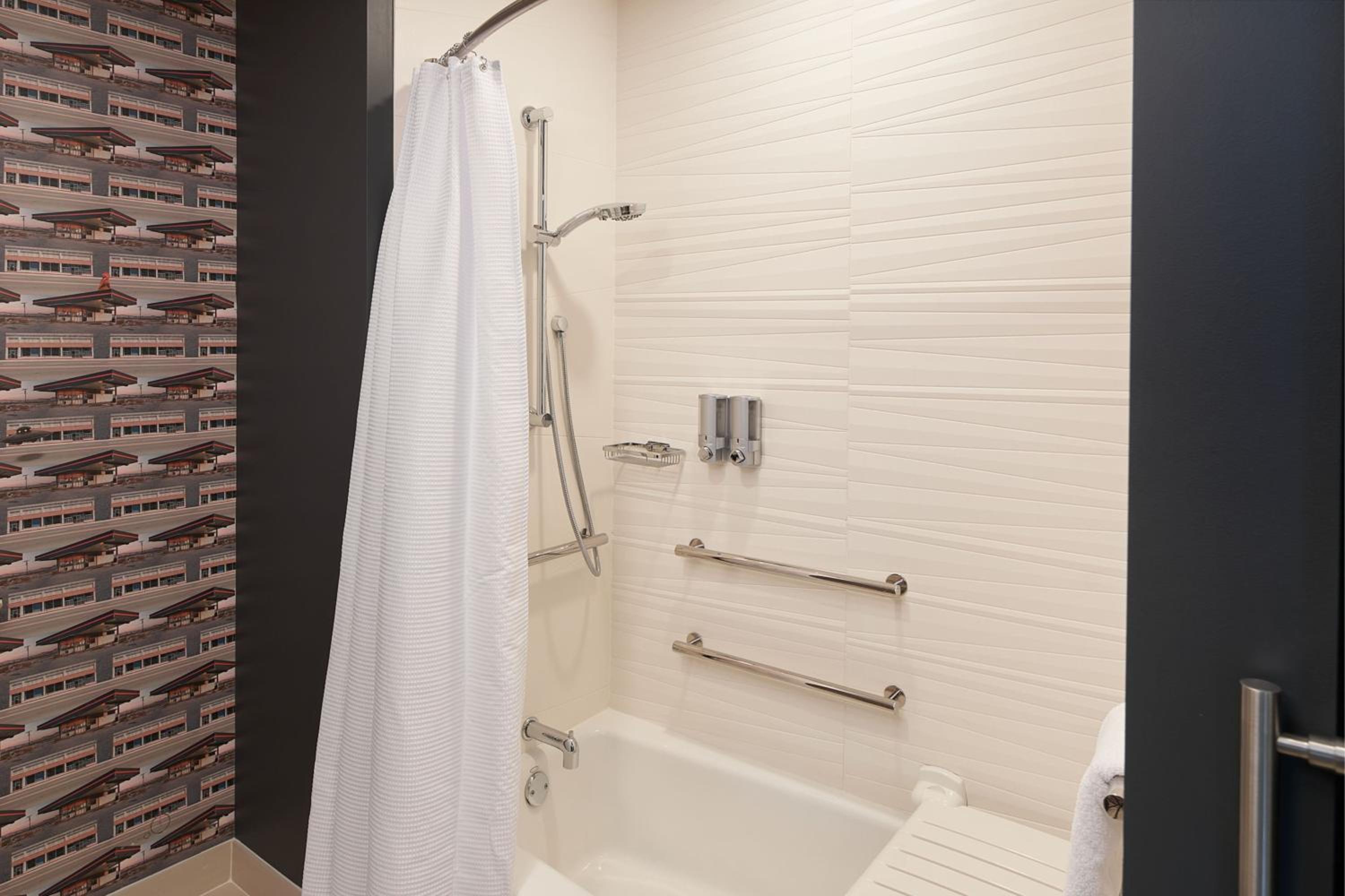 Queen Room with Two Queen Beds and Adapted Tub - Mobility and Hearing Accessible thumbnail 5