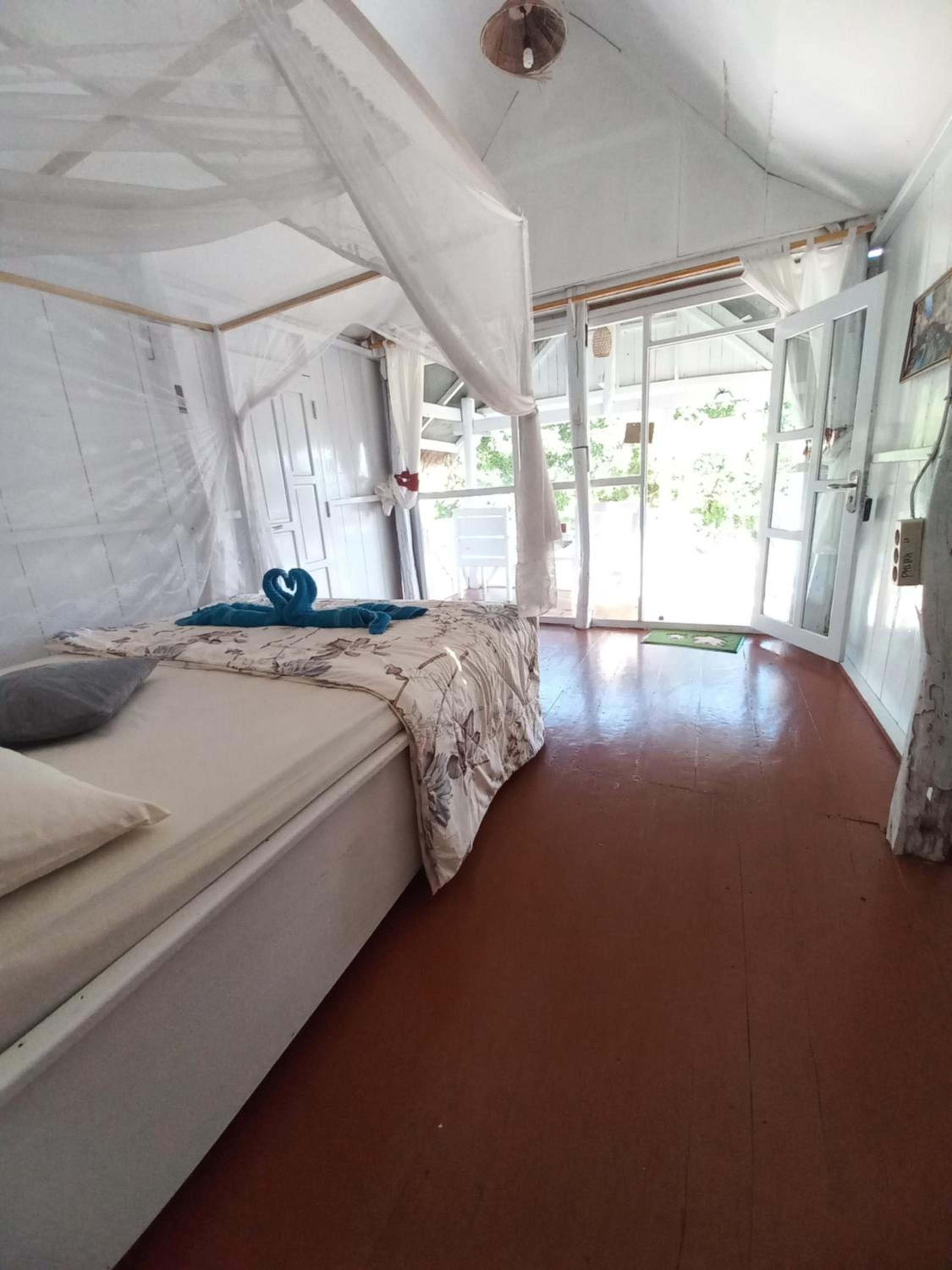 En Suite Bungalow - Photo 2