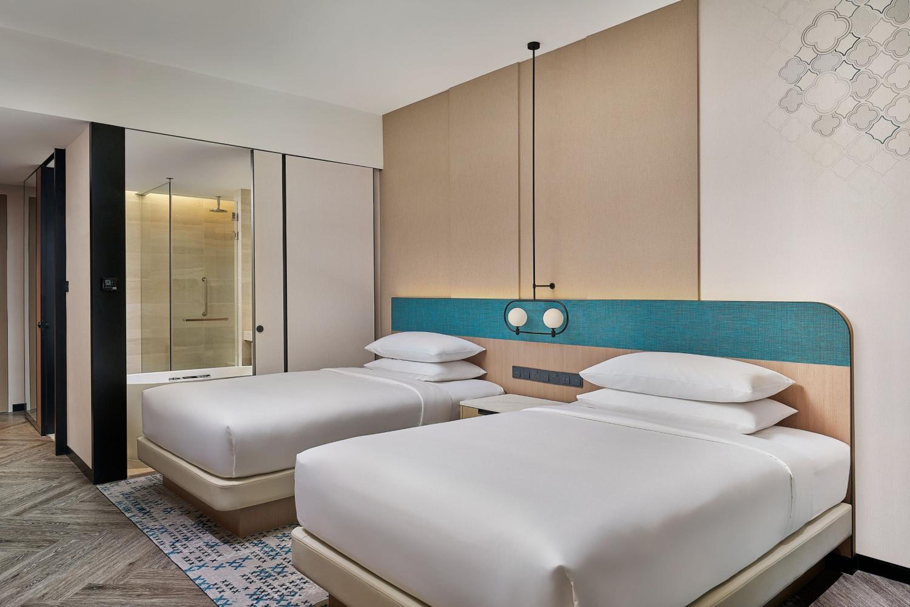 Twin Room with City View - Photo 7