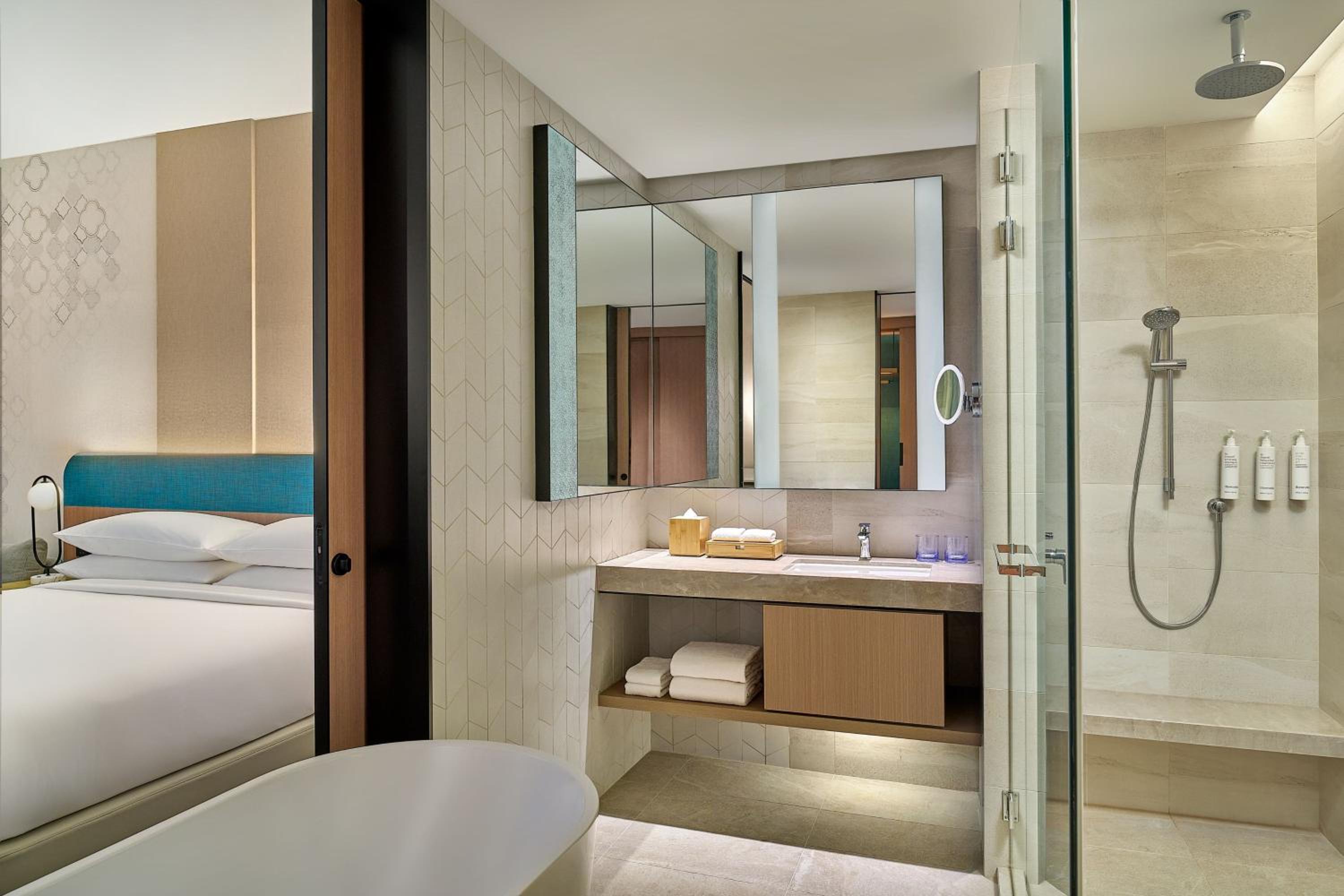 King Room with City View - Photo 8