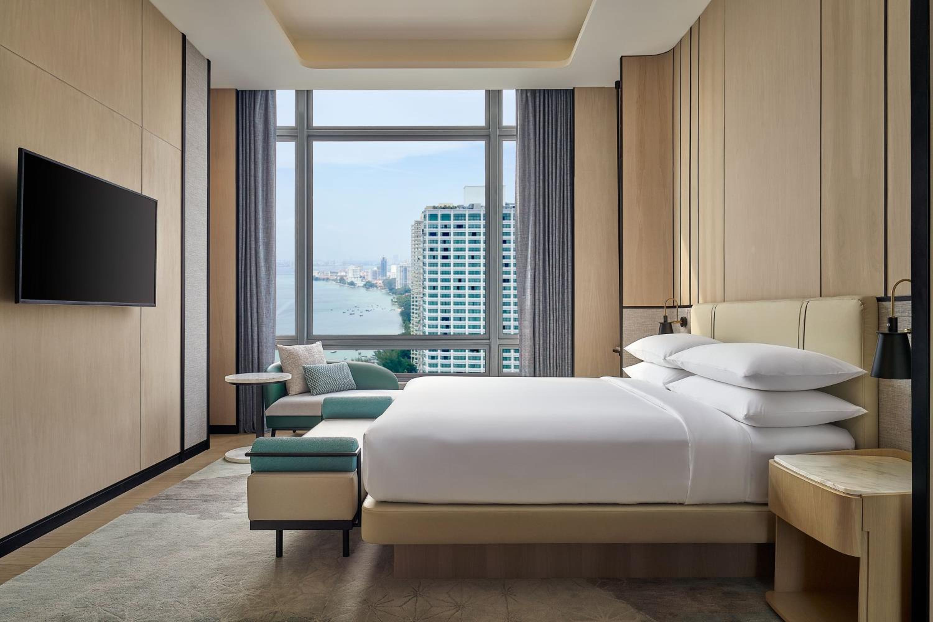 Presidential Suite with City View - Club Level
