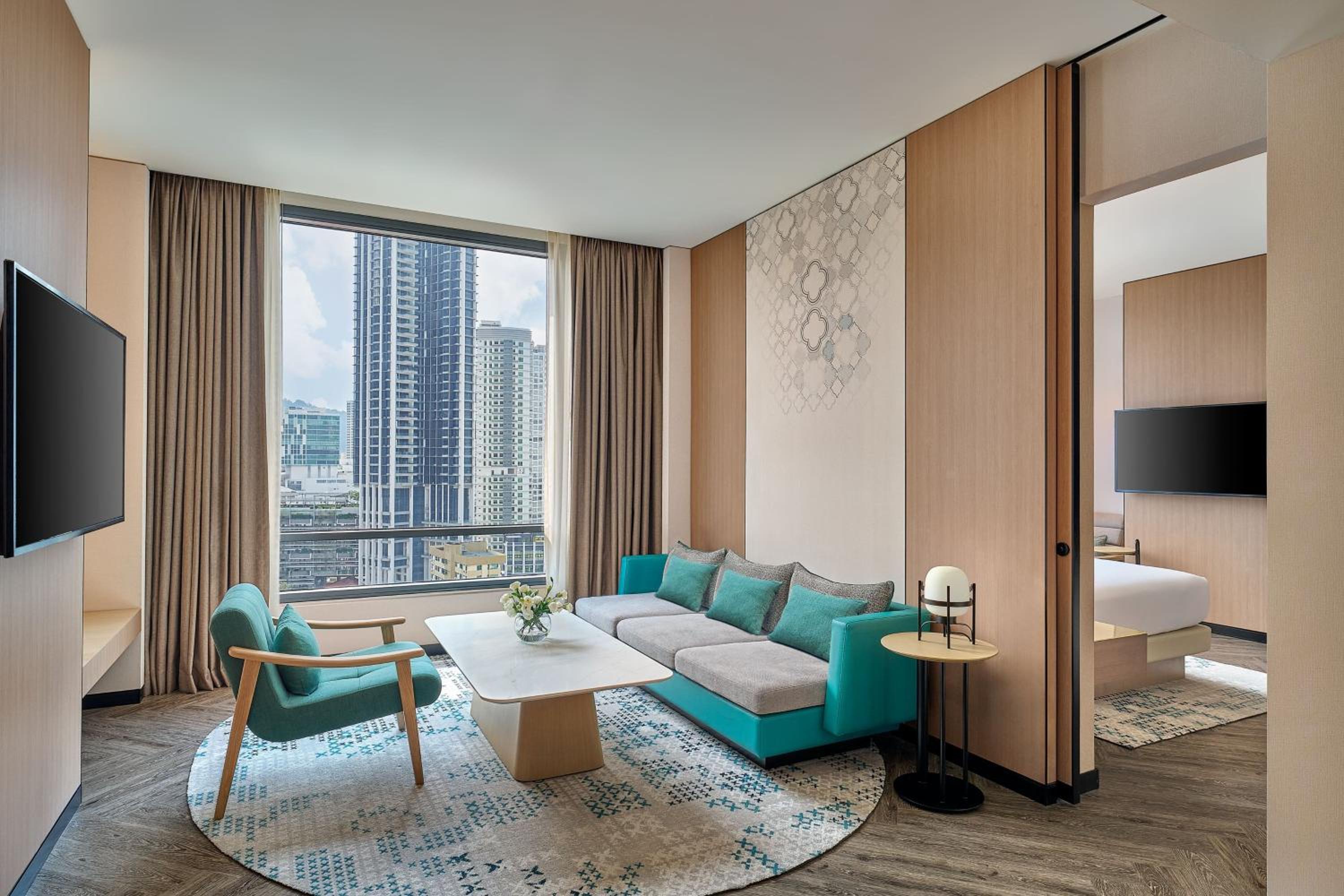 One-Bedroom King Suite - City View - Photo 2