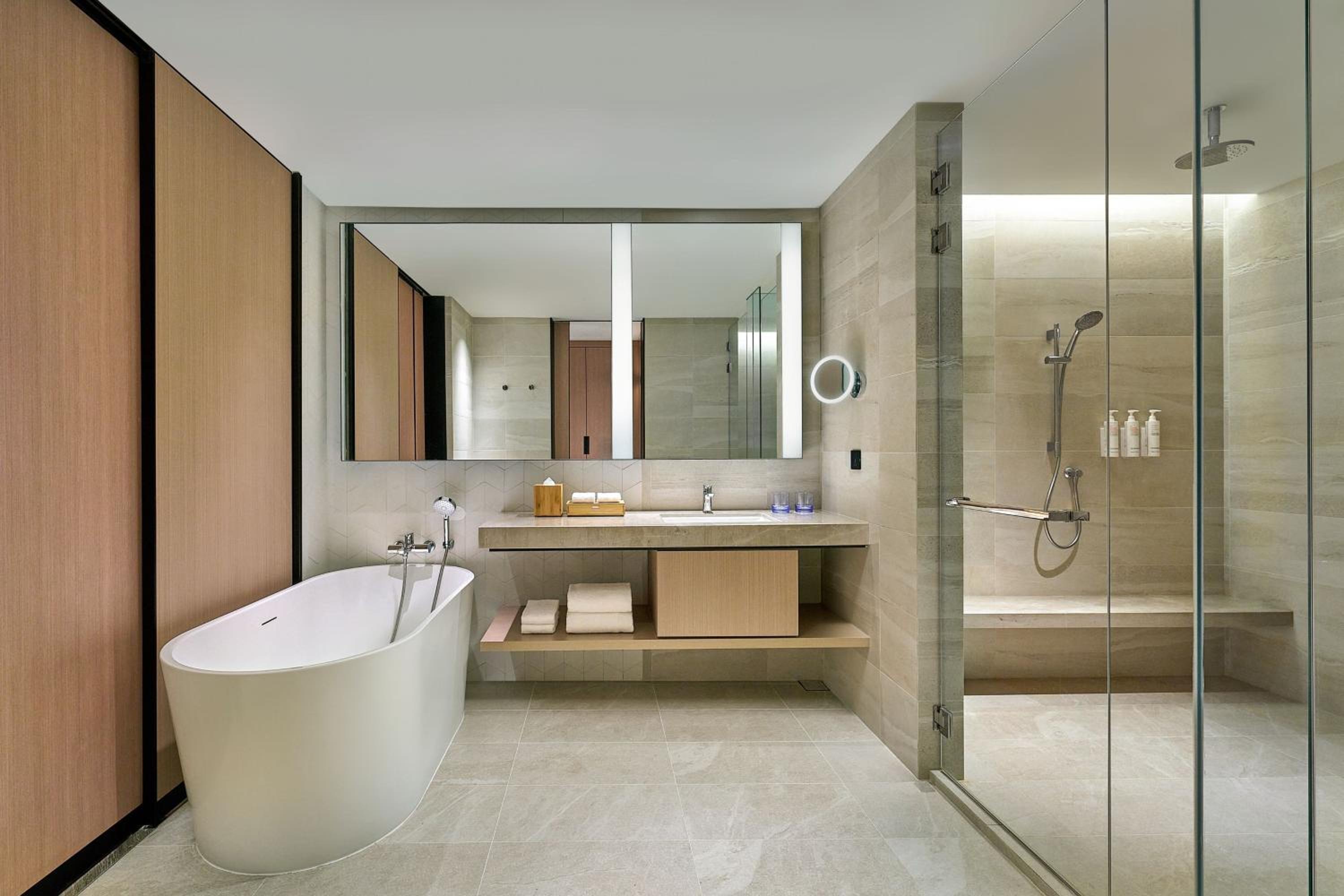 One-Bedroom King Suite - City View - Photo 3