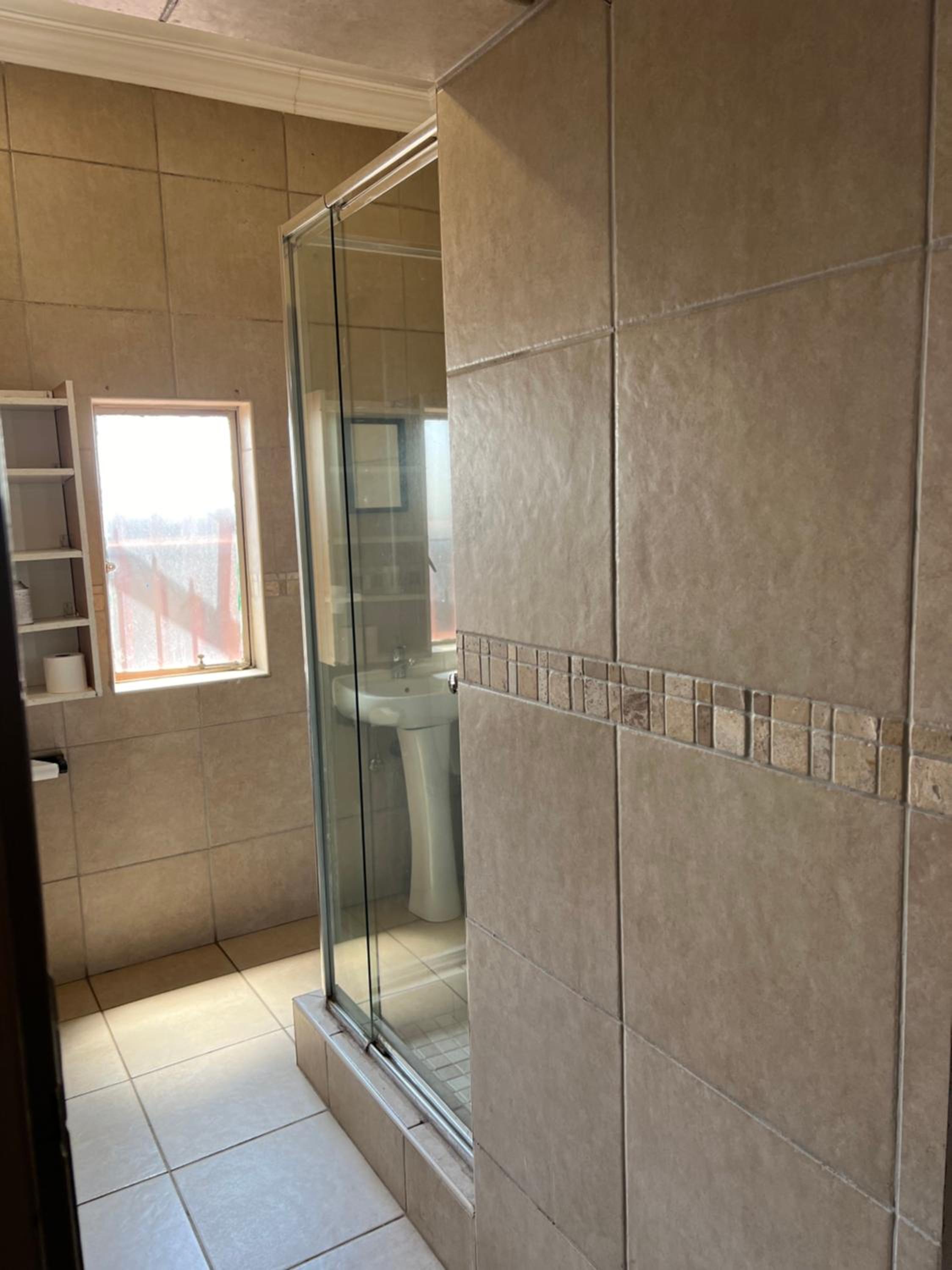 Deluxe Double Room (2 Adults + 1 Child)