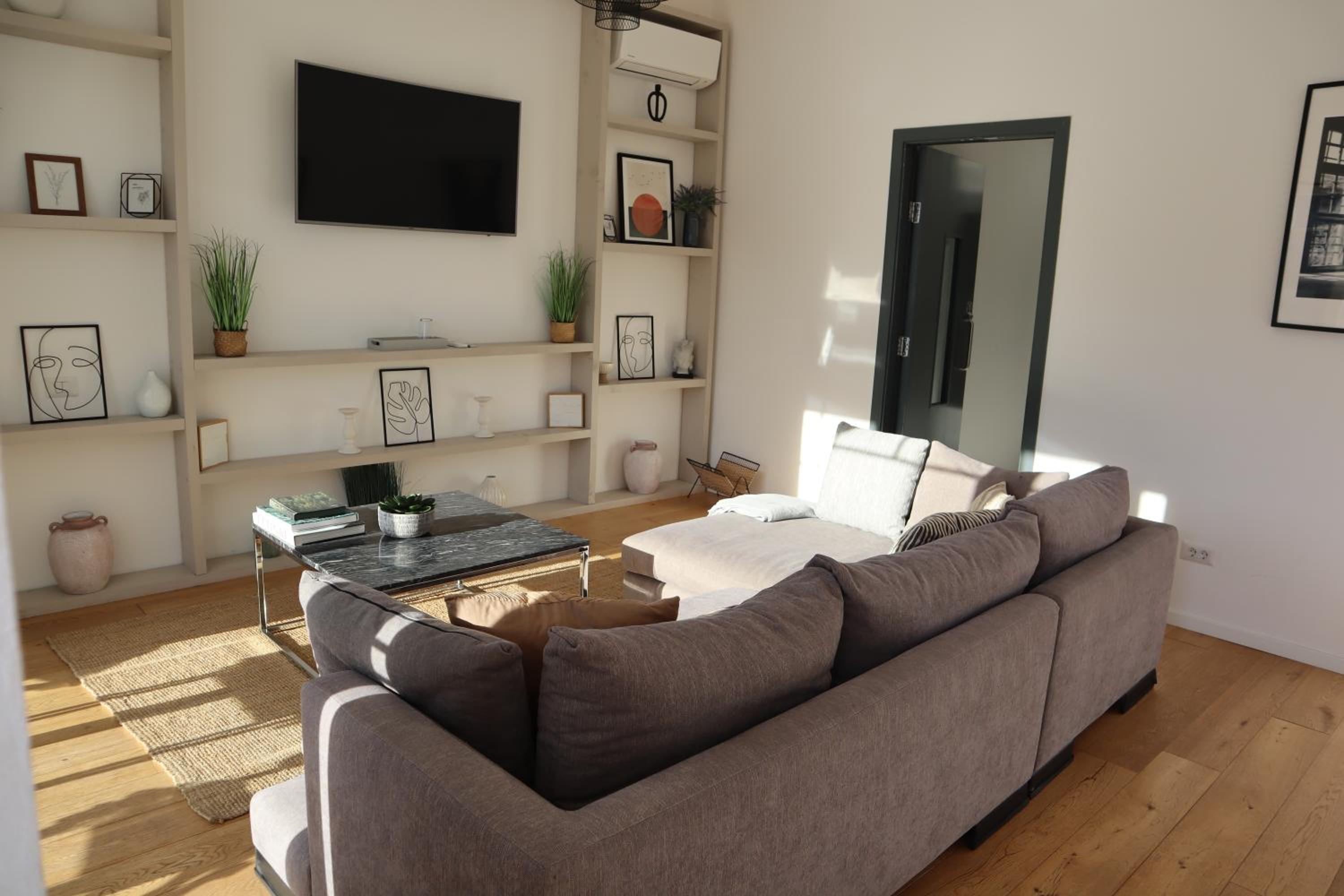 Deluxe Family Suite photo 3