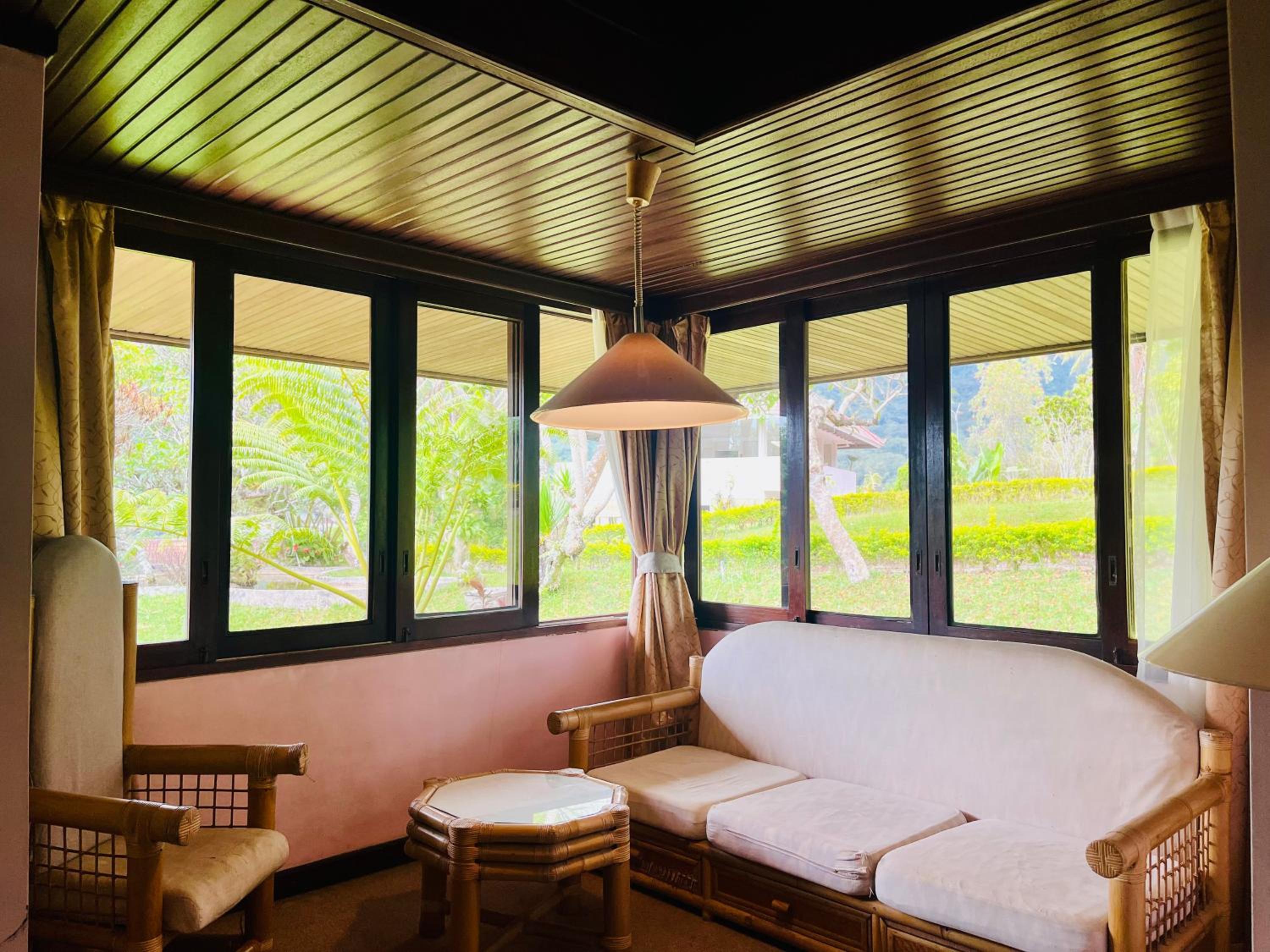 Family Room with Lake View - Photo 9