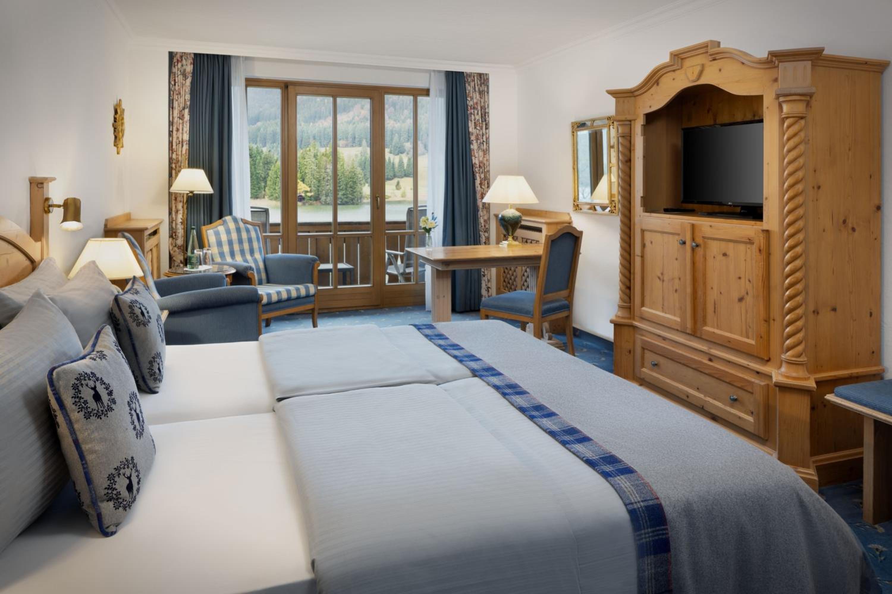 Comfort King Room with Balcony and Mountain View - Photo 1