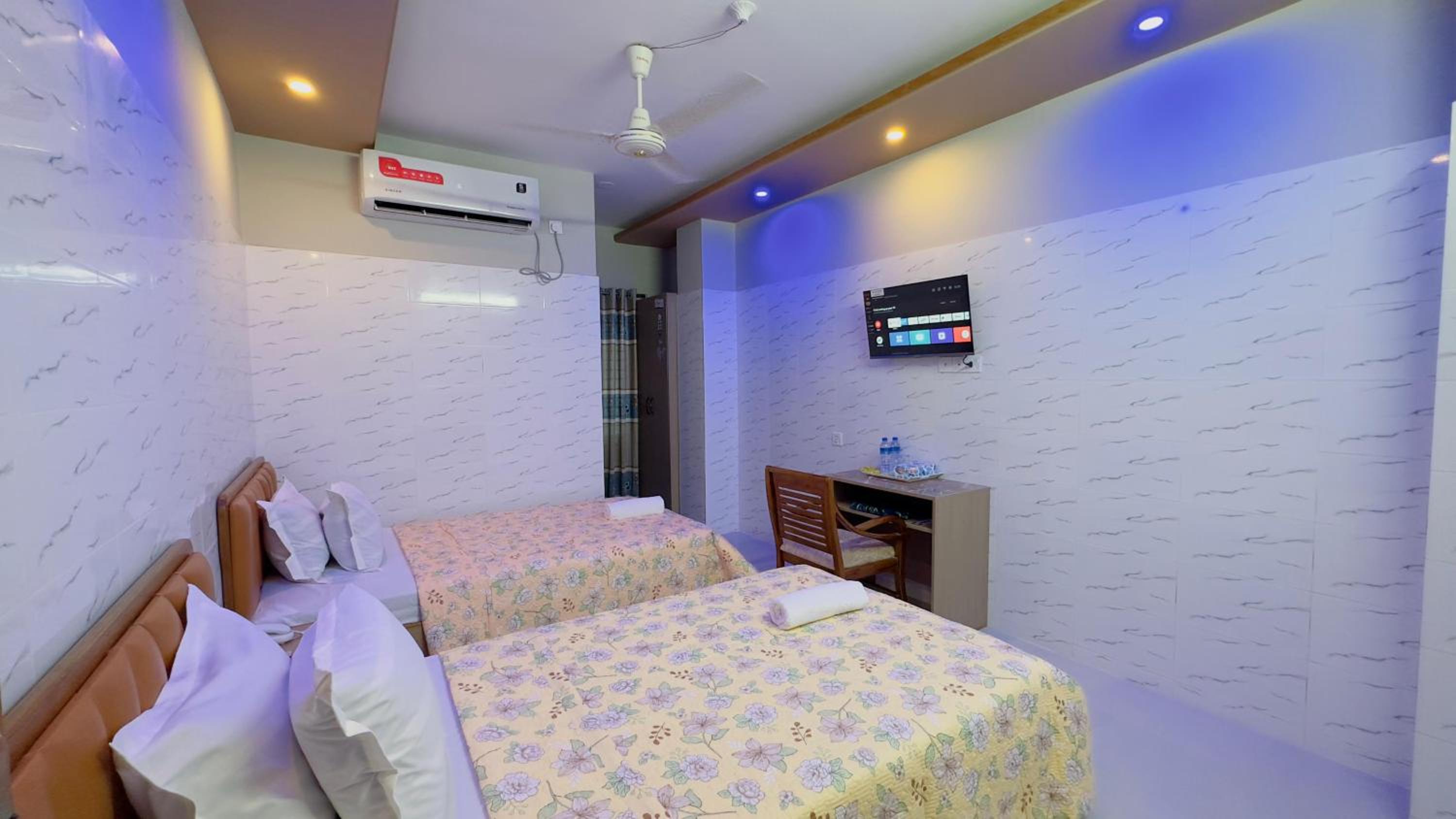 Deluxe Twin Room photo 1