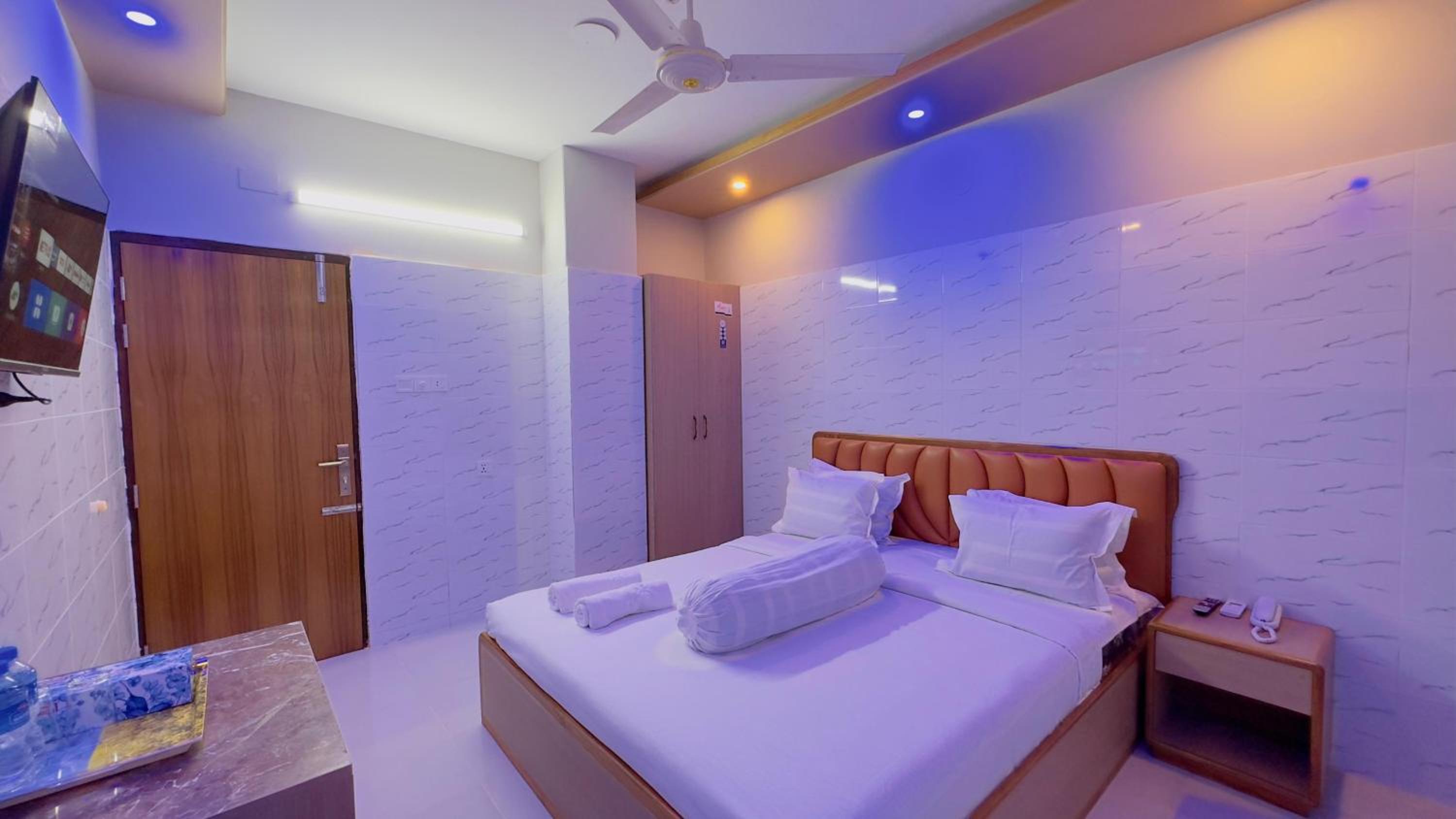 Deluxe King Room photo 1