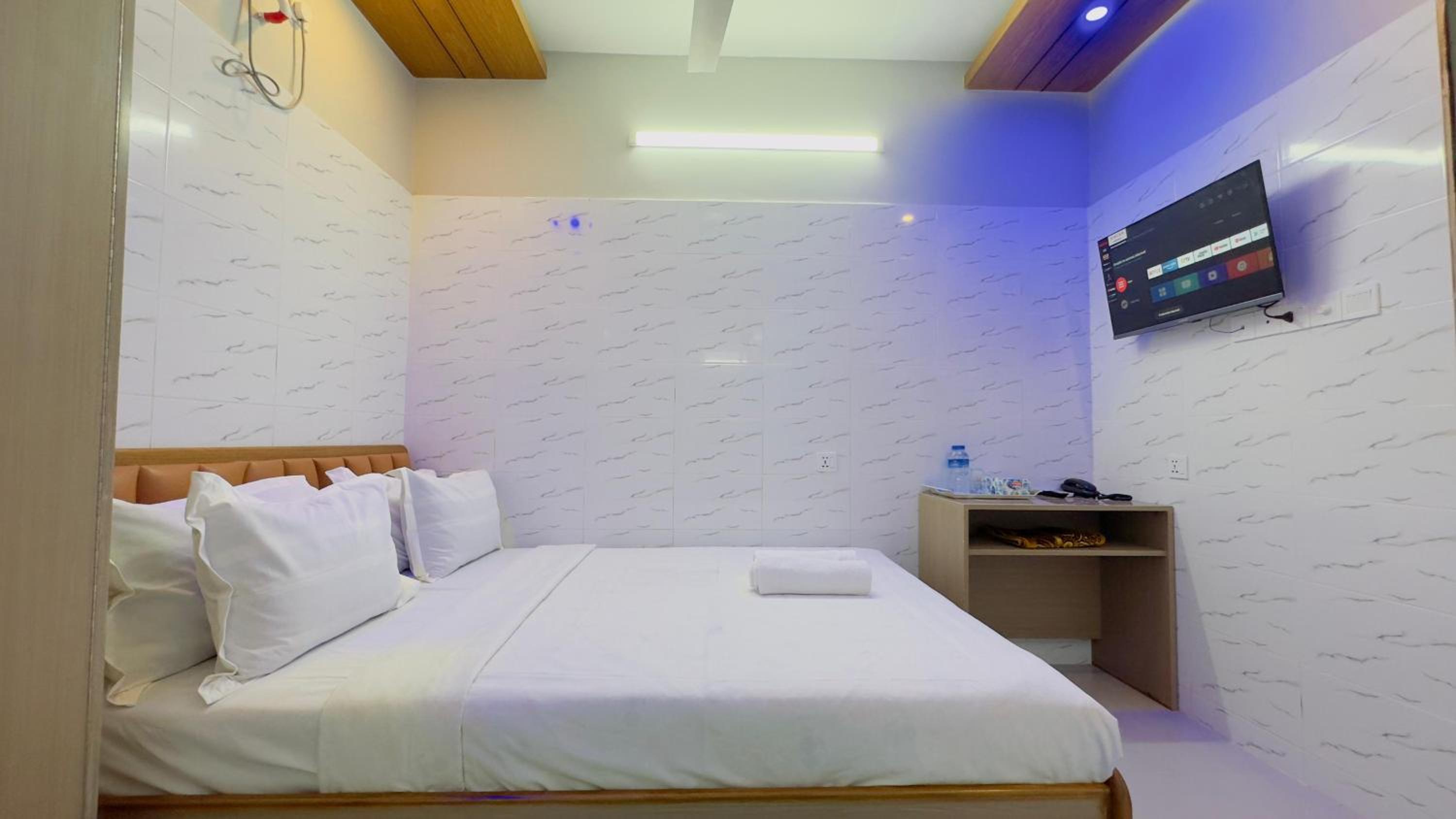 Deluxe King Room photo 2