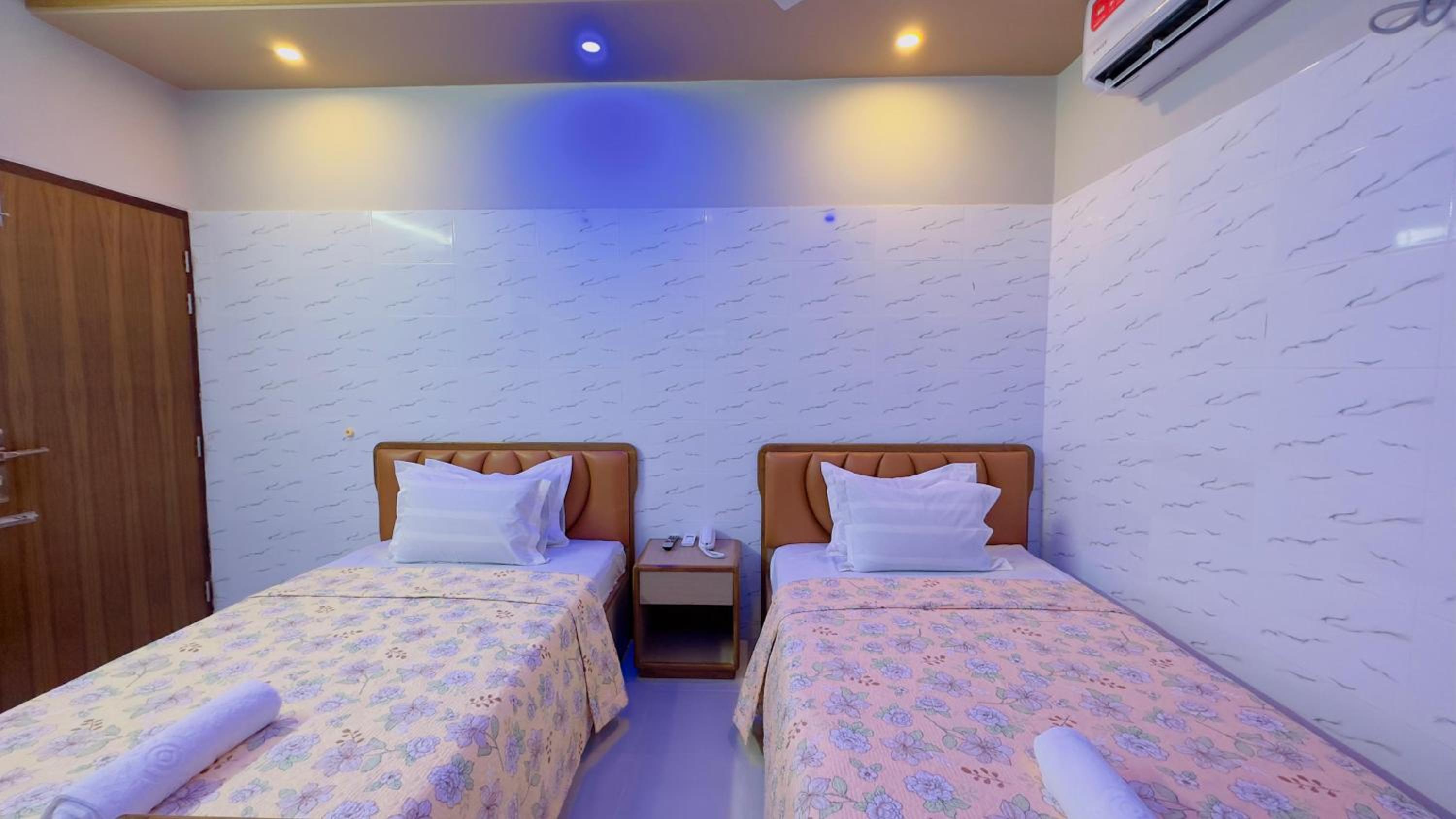 Standard Twin Room photo 3
