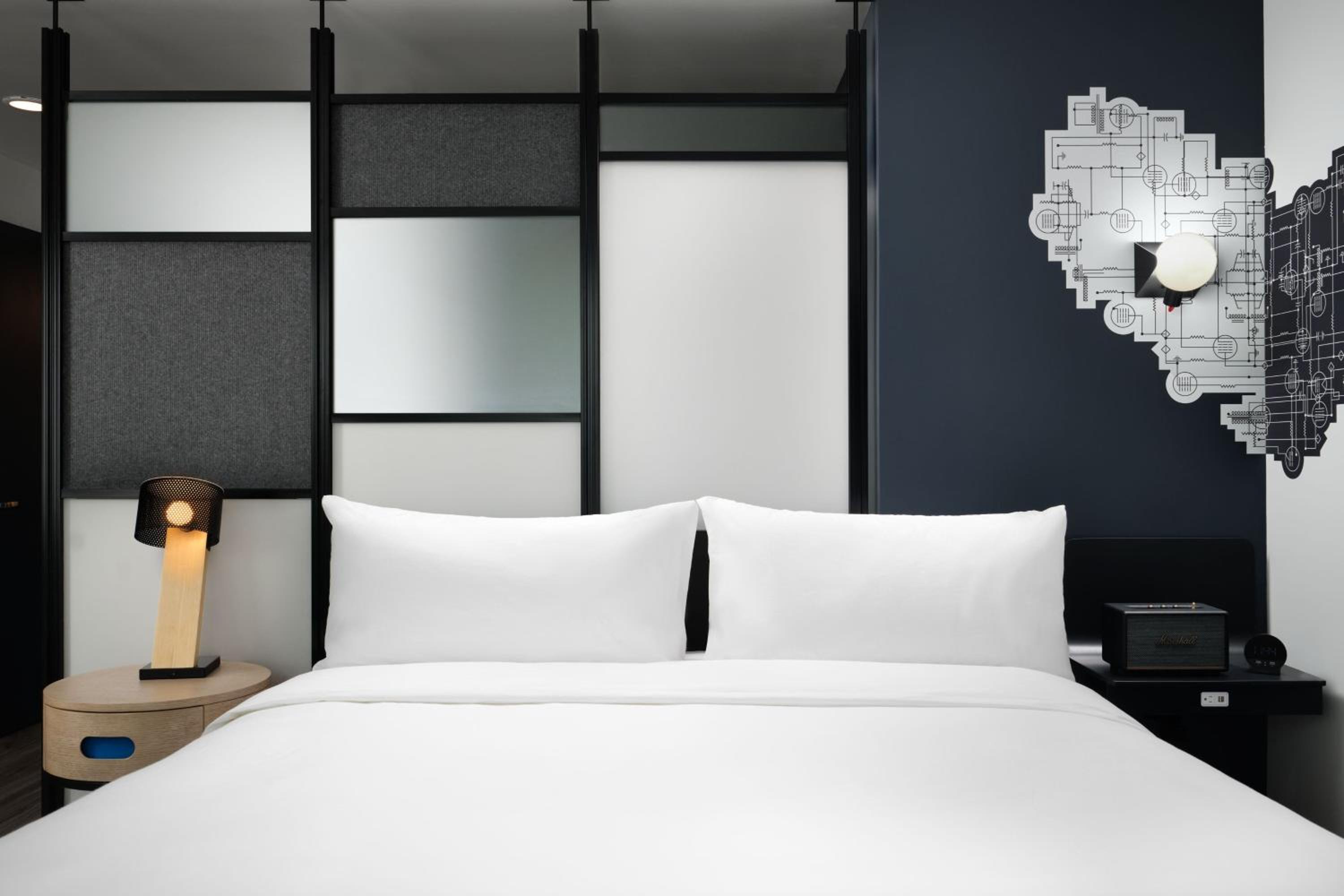 King Room with View - Photo 5