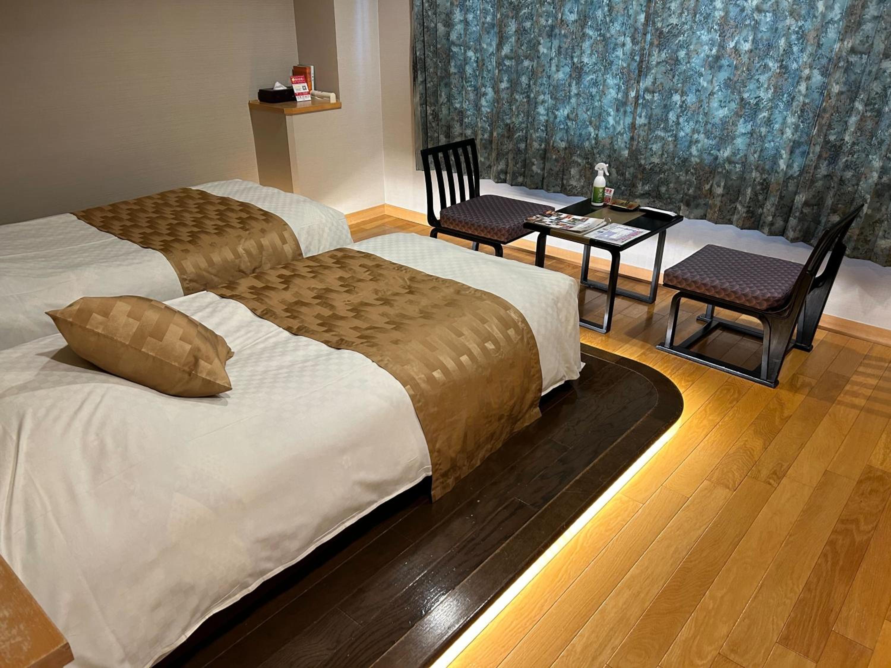 Economy Twin Room with No View - Buffet Dinner