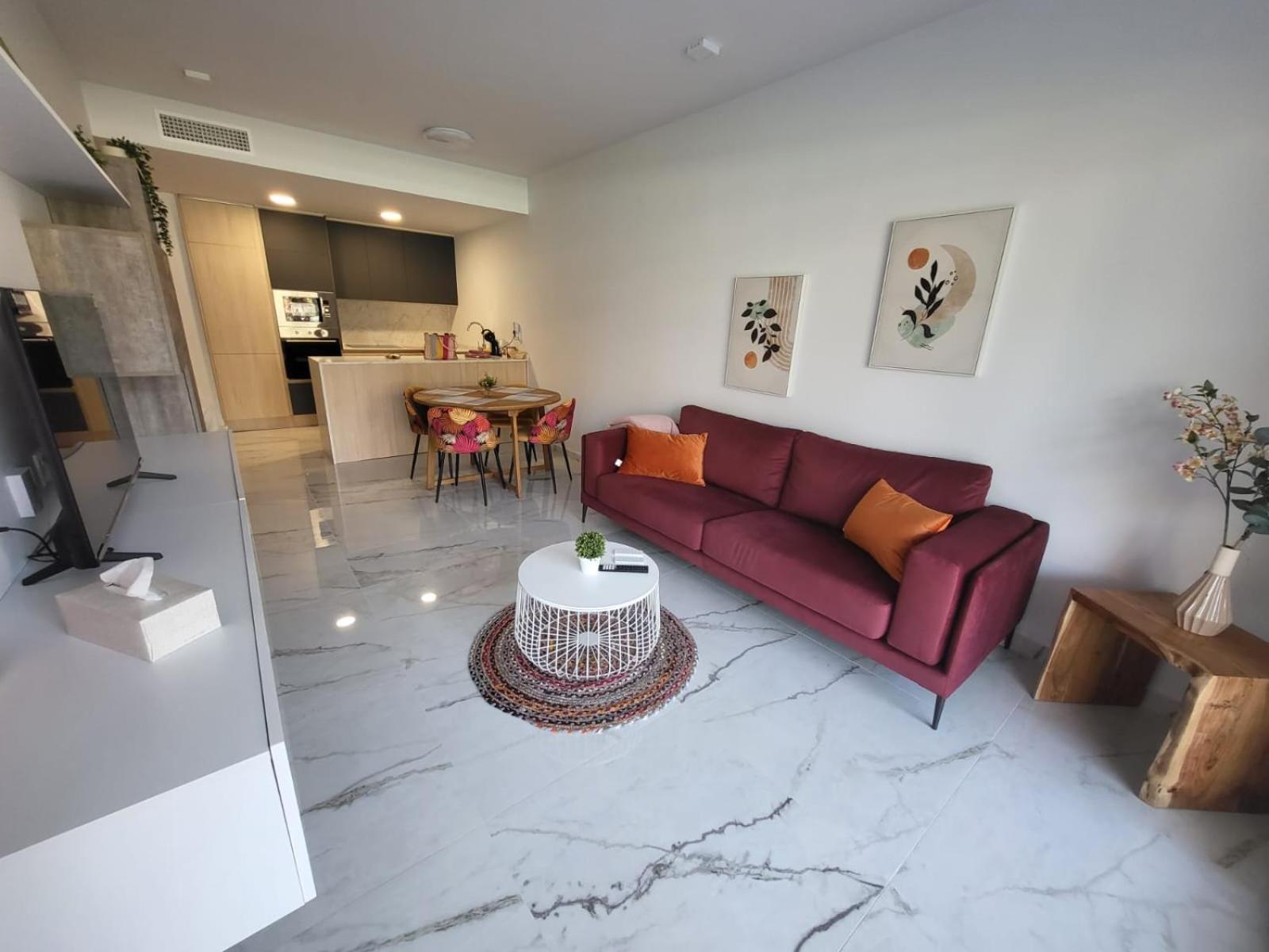 Apartamento de Dos Dormitorios con Vista a la Piscina