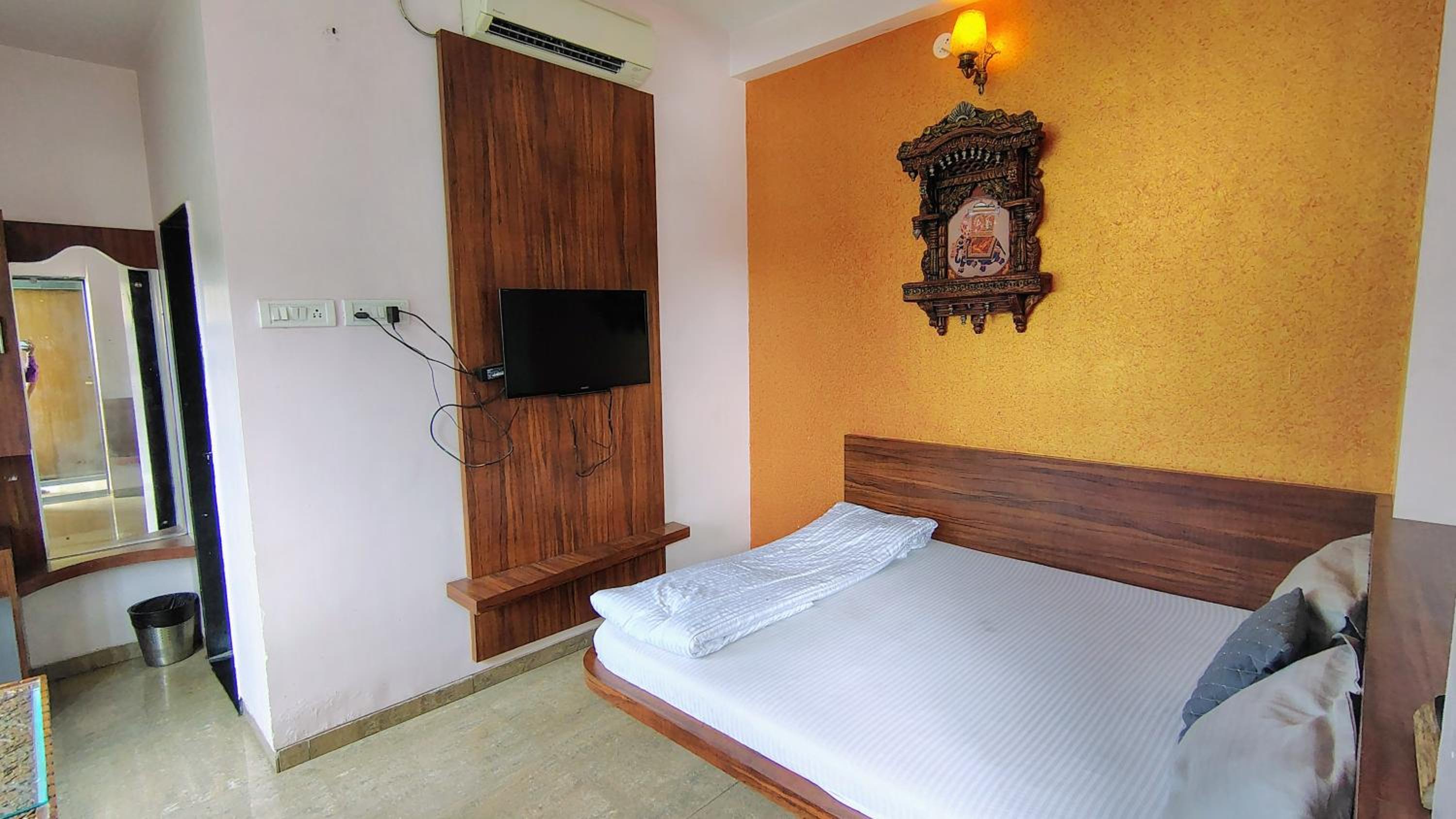Standard King Room photo 1
