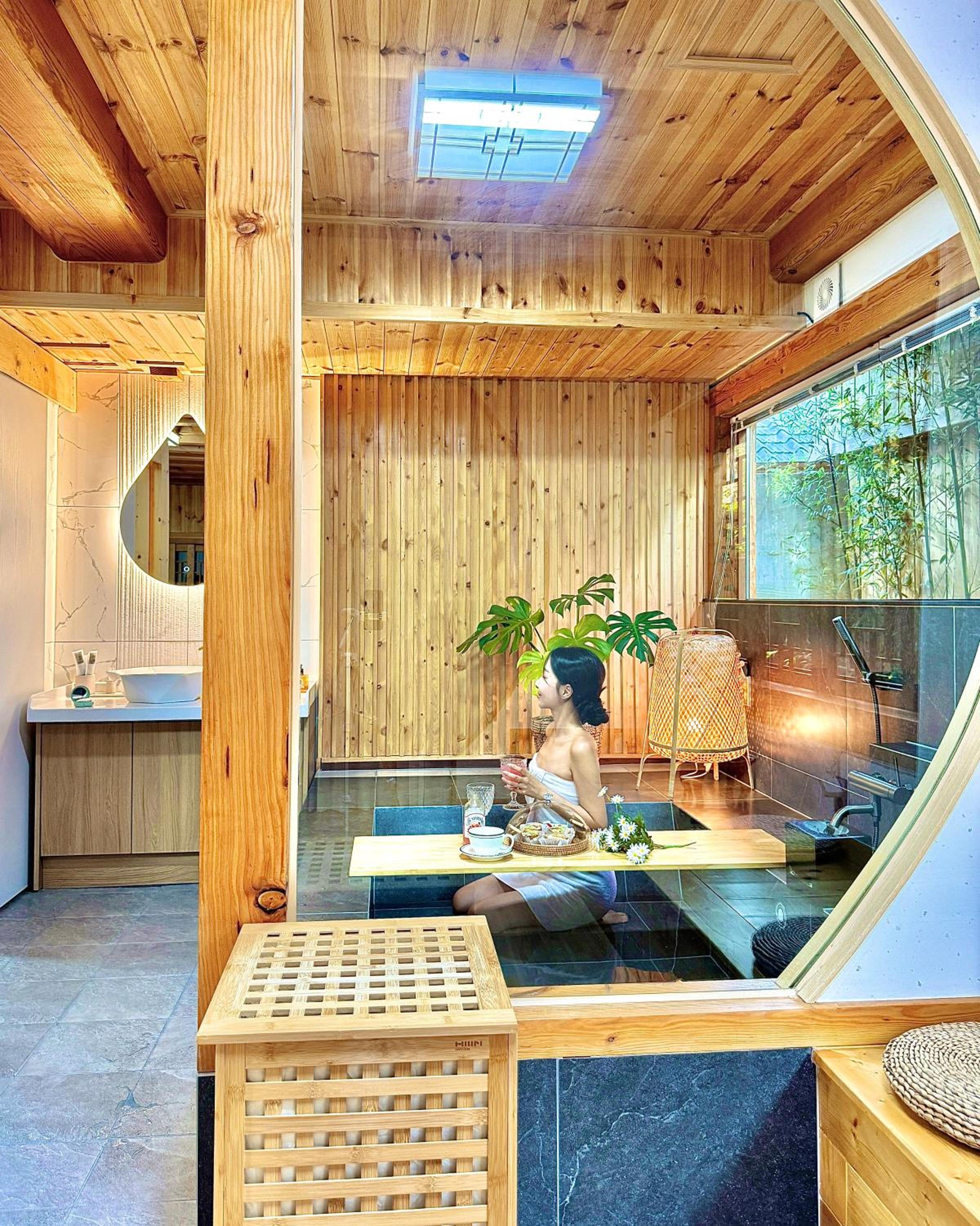 Queen Room with Spa Bath