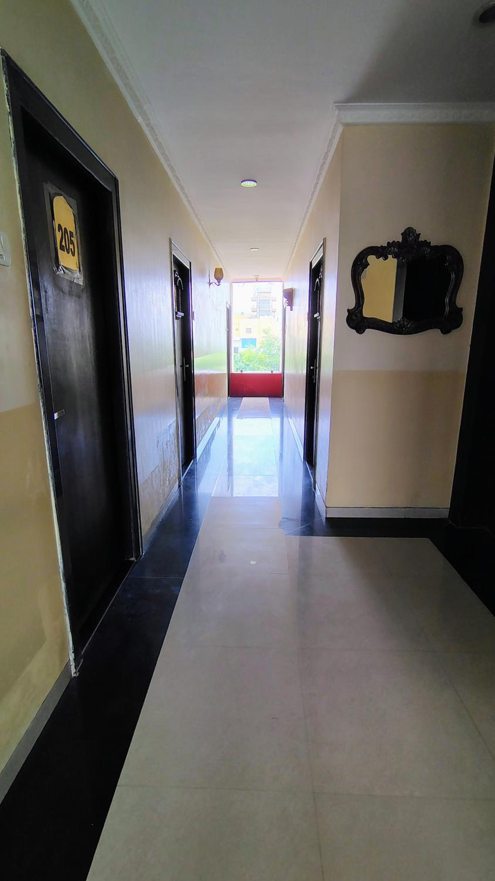 Queen Room photo 3