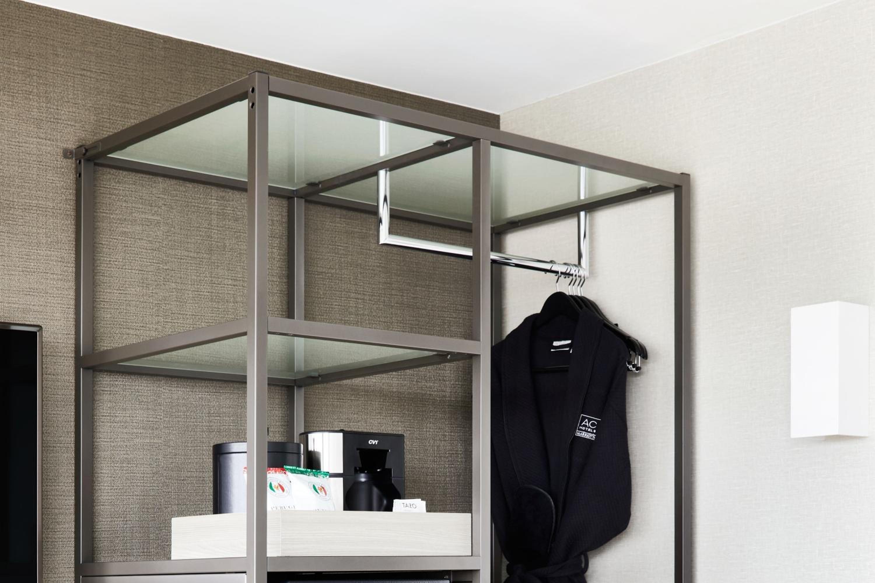 Double Room with City View - Photo 3