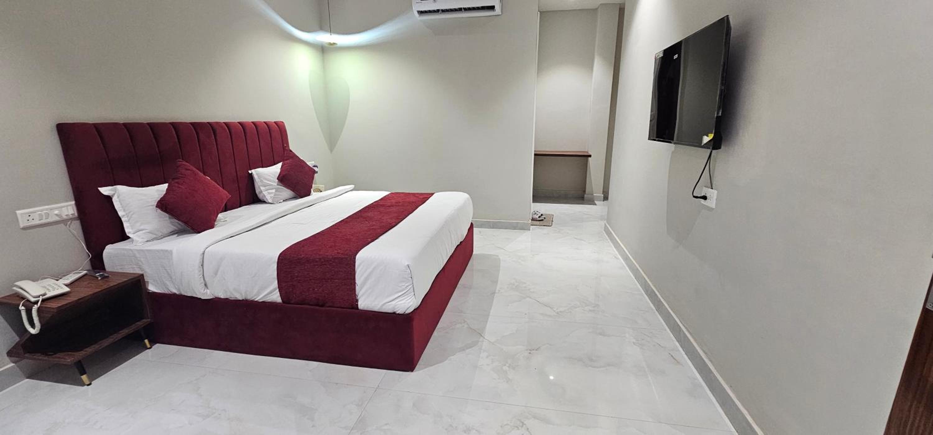 Deluxe Room - Photo 5