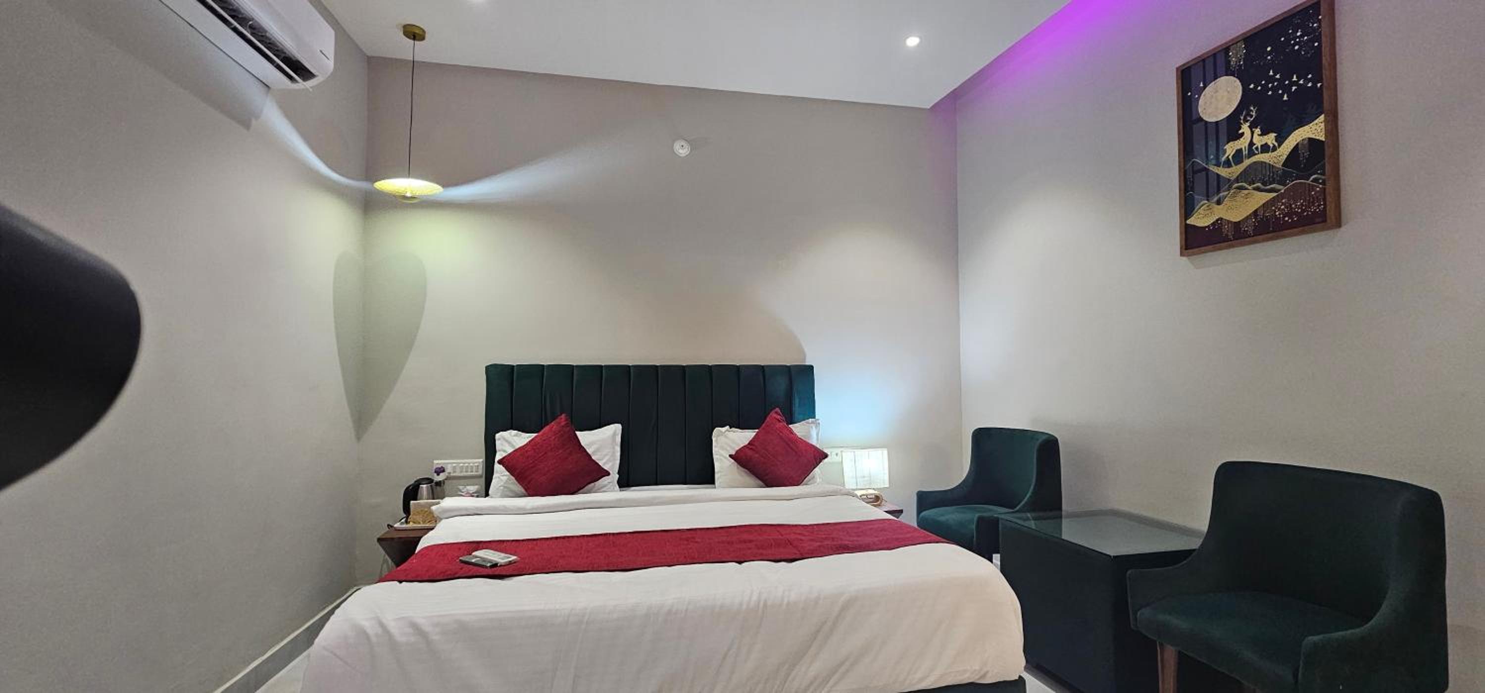 Deluxe Room - Photo 2