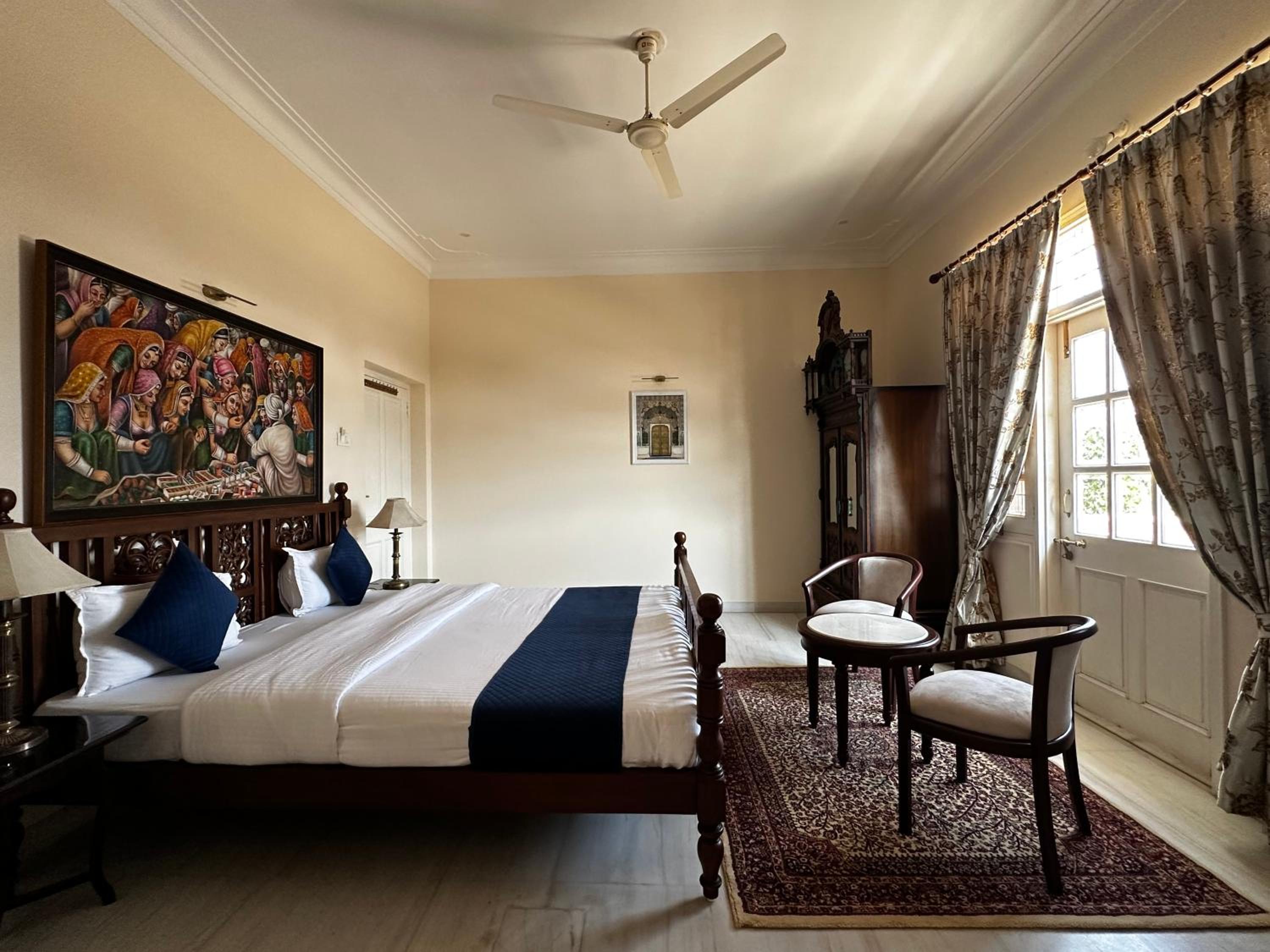 Deluxe Double Room with Balcony Bay window and mountain view - Photo 3