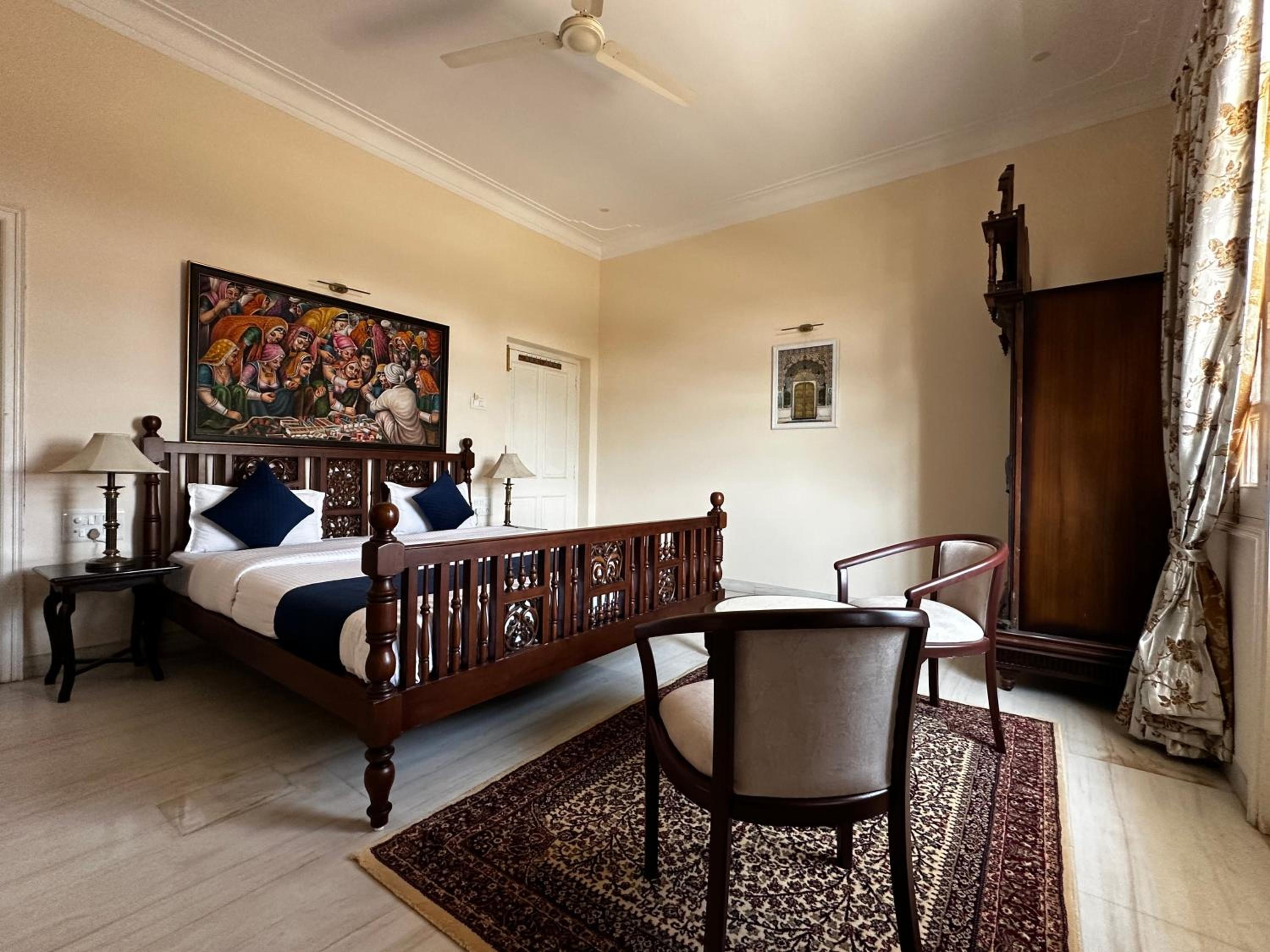 Deluxe Double Room with Balcony Bay window and mountain view - Photo 2