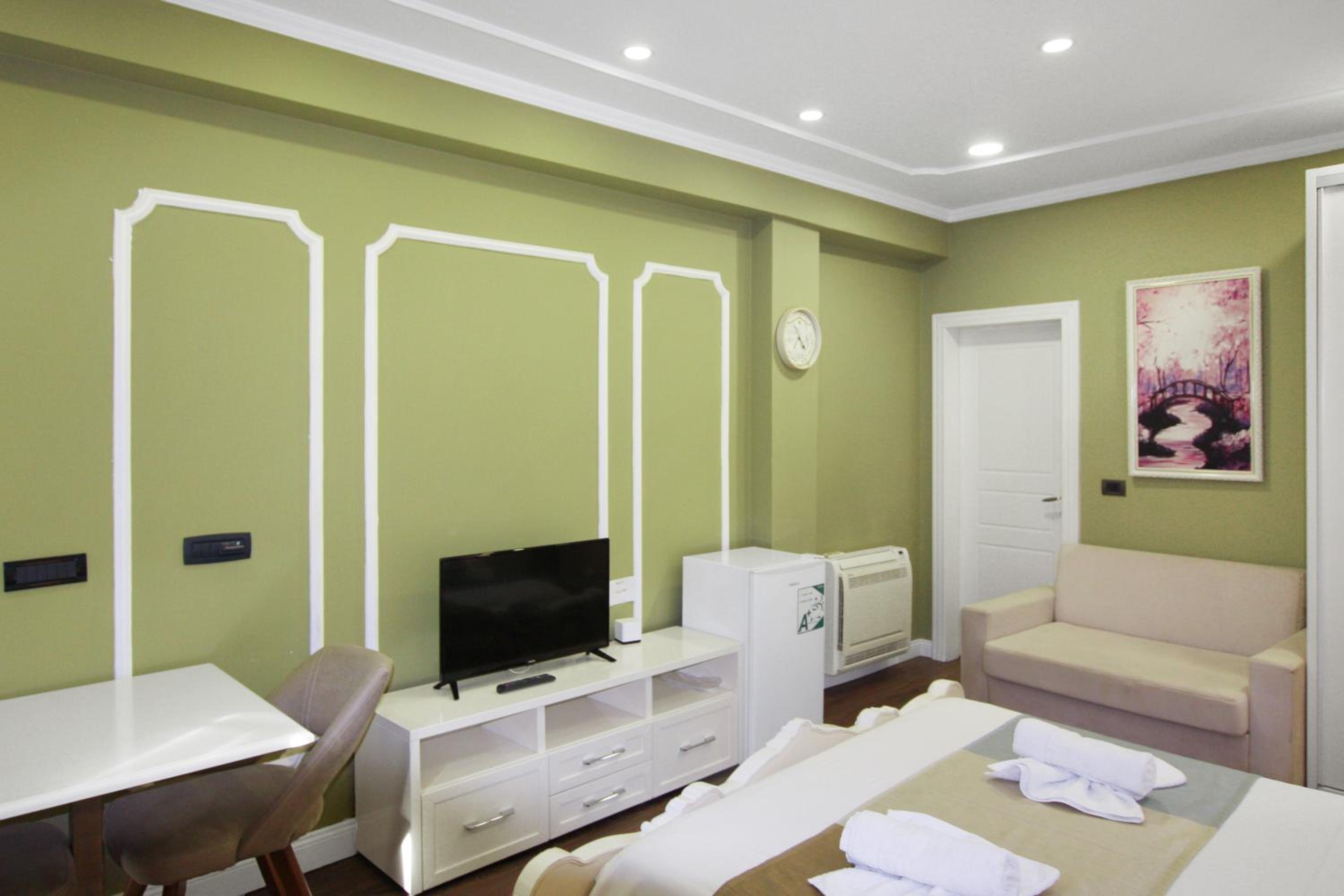 Standard Queen Room