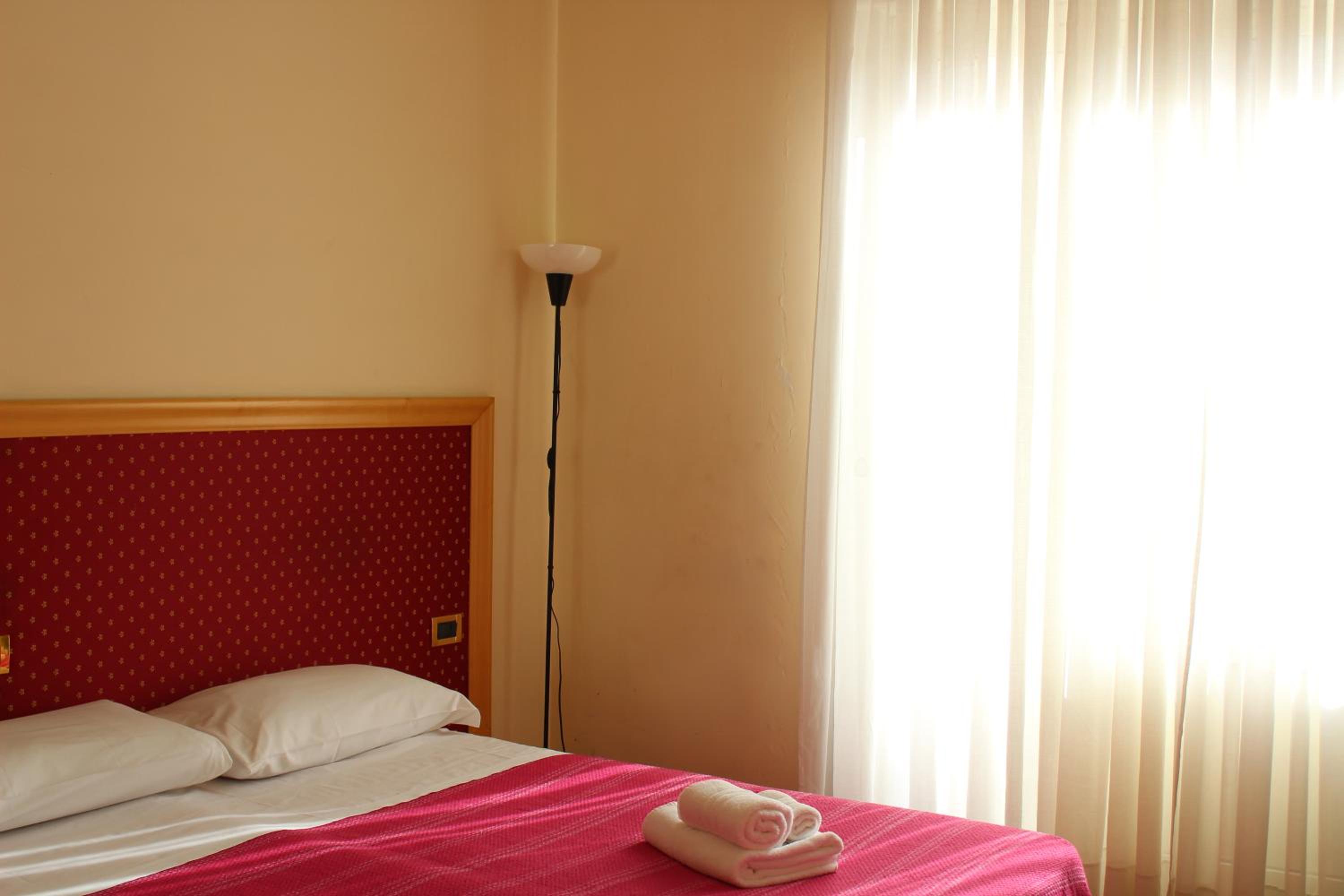 Single Room photo 2