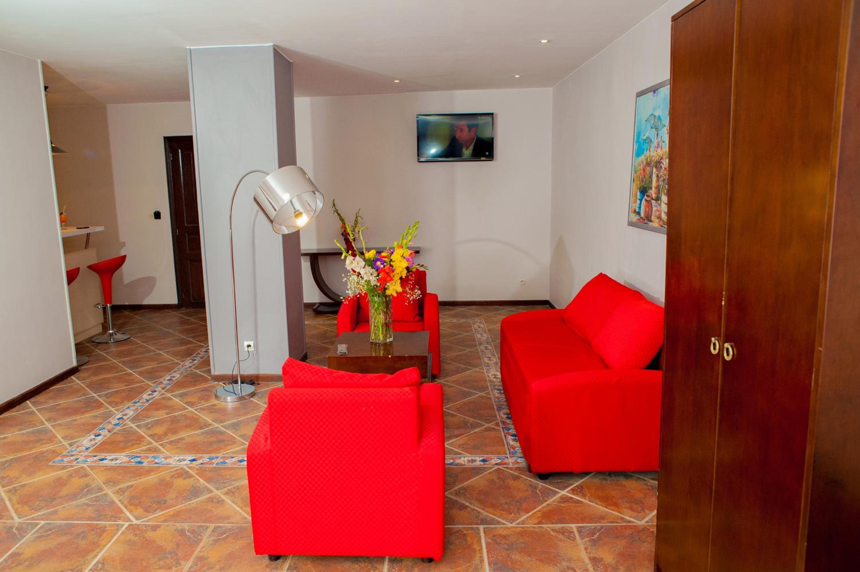 Senior Suite with Club Lounge Access photo 2