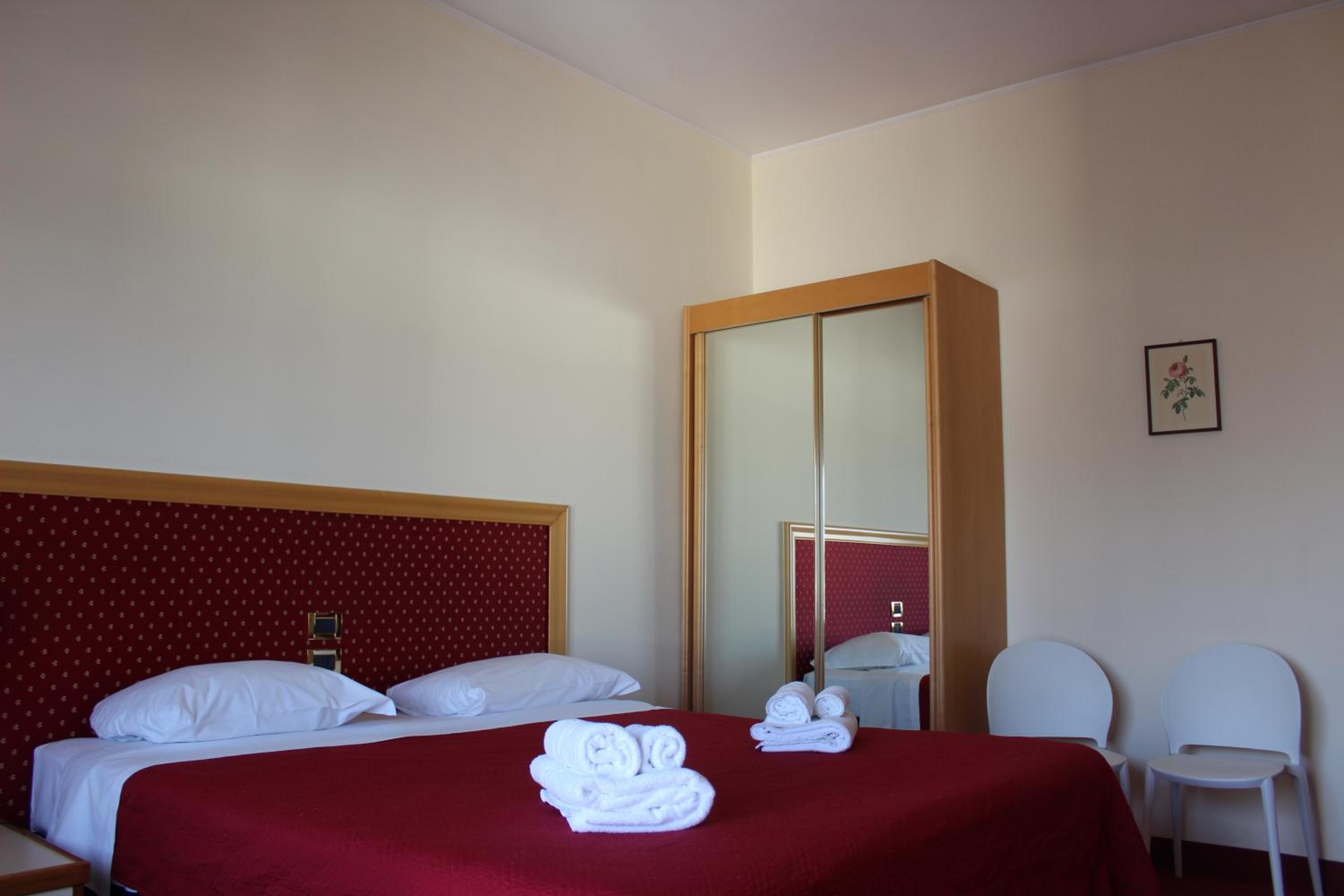 Basic Triple Room photo 1
