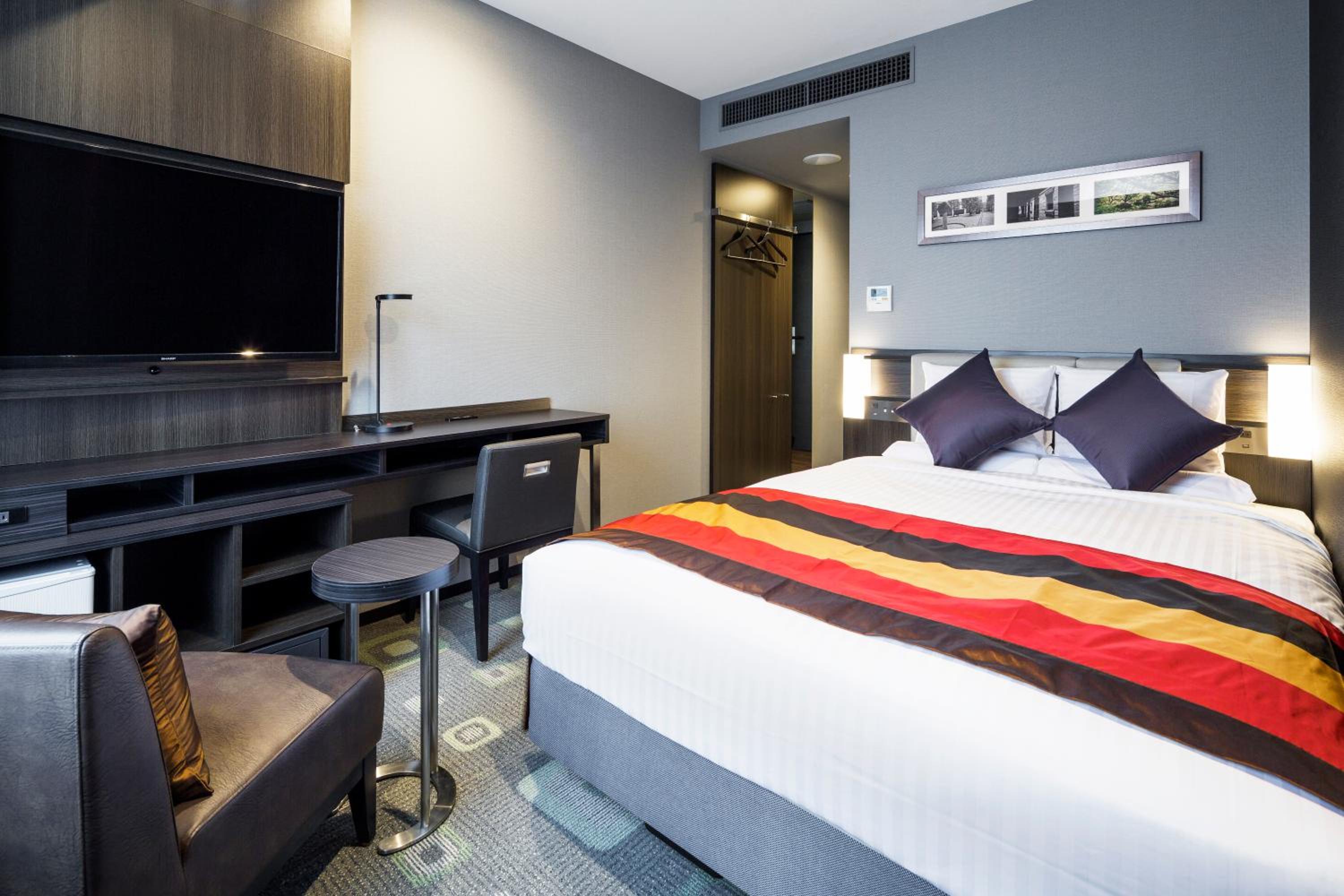 Superior Double Room - Non Smoking - House Keeping is Optional with Additional Cost 1 bed (55 in×75 in) - Photo 1