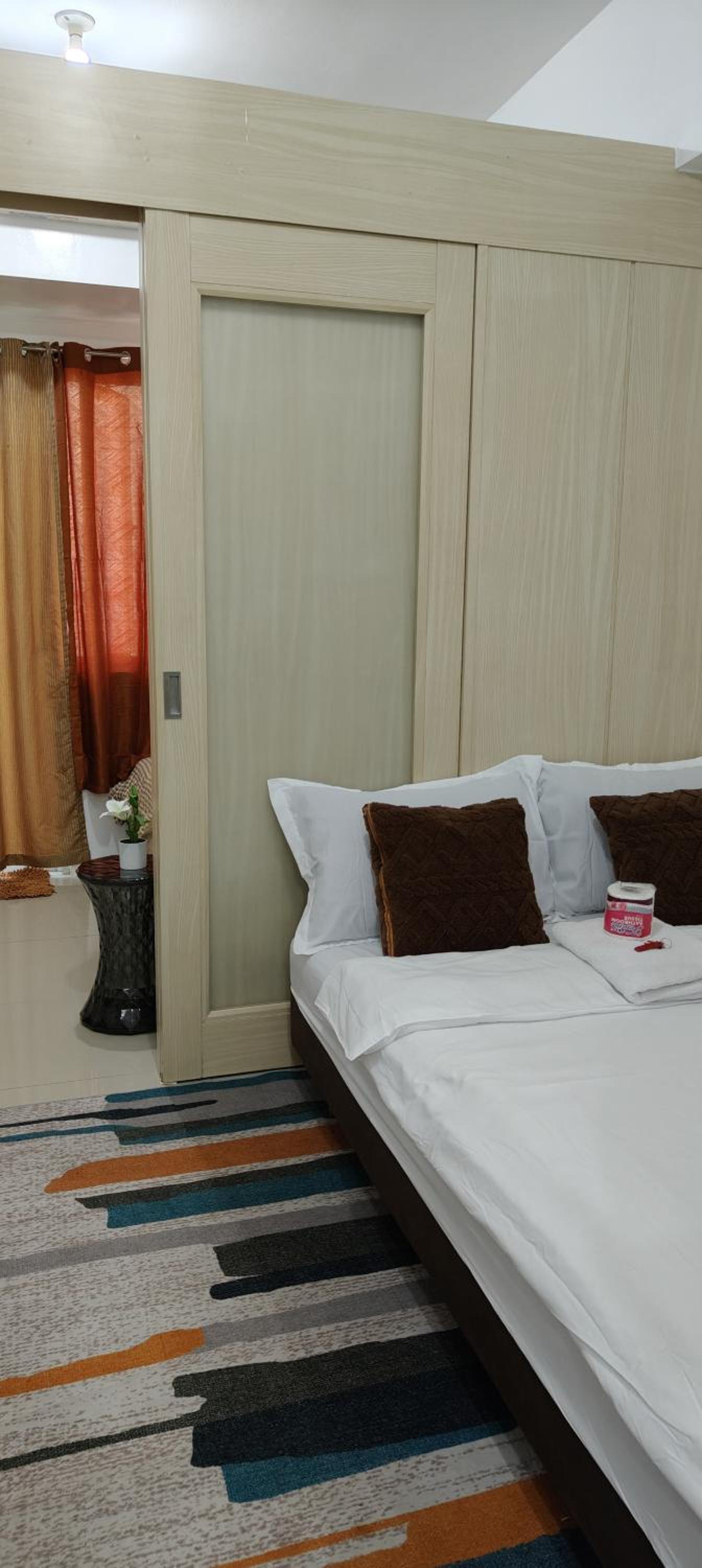 One-Bedroom Apartment - Photo 2