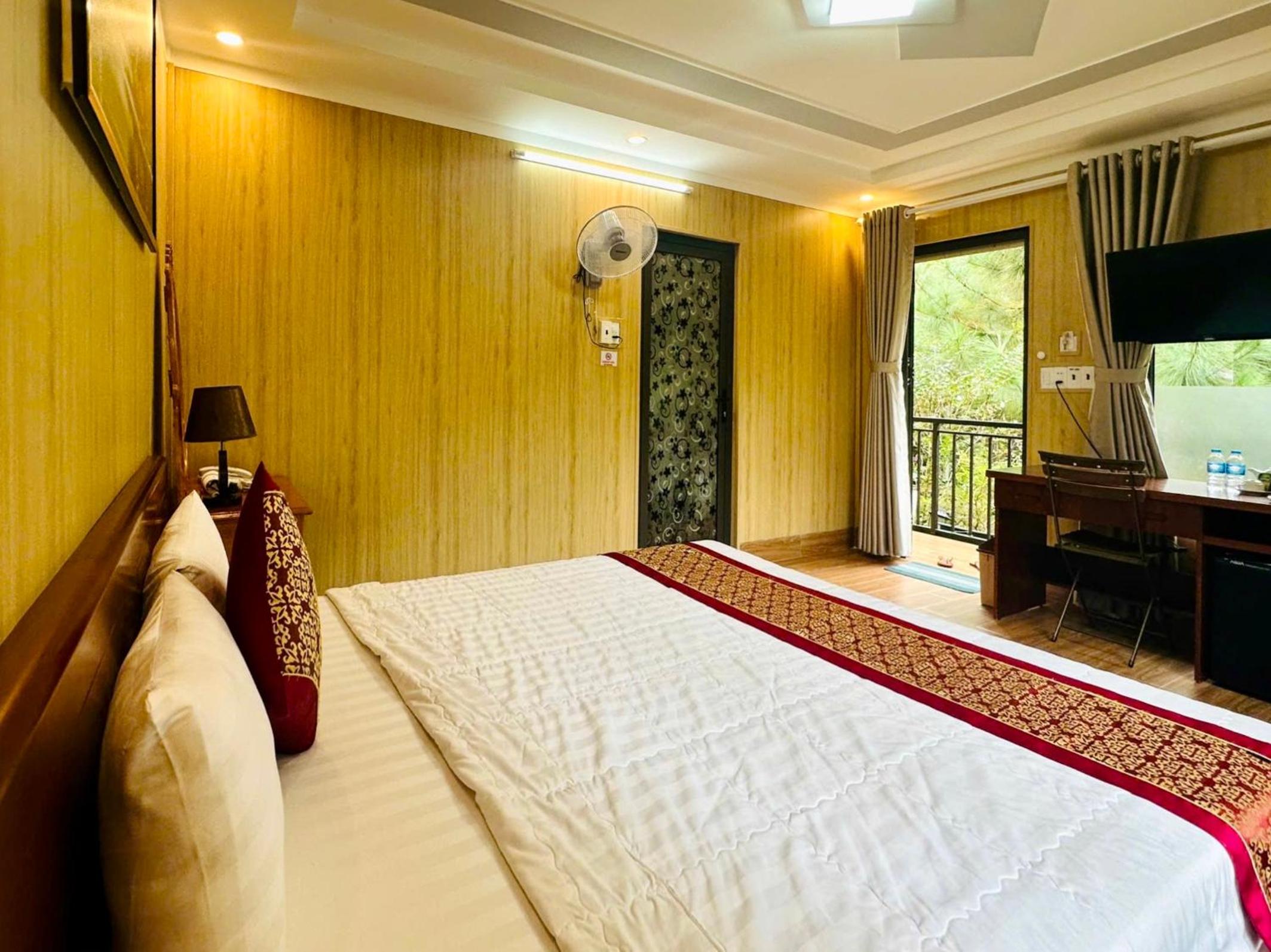 Deluxe King Room photo 3