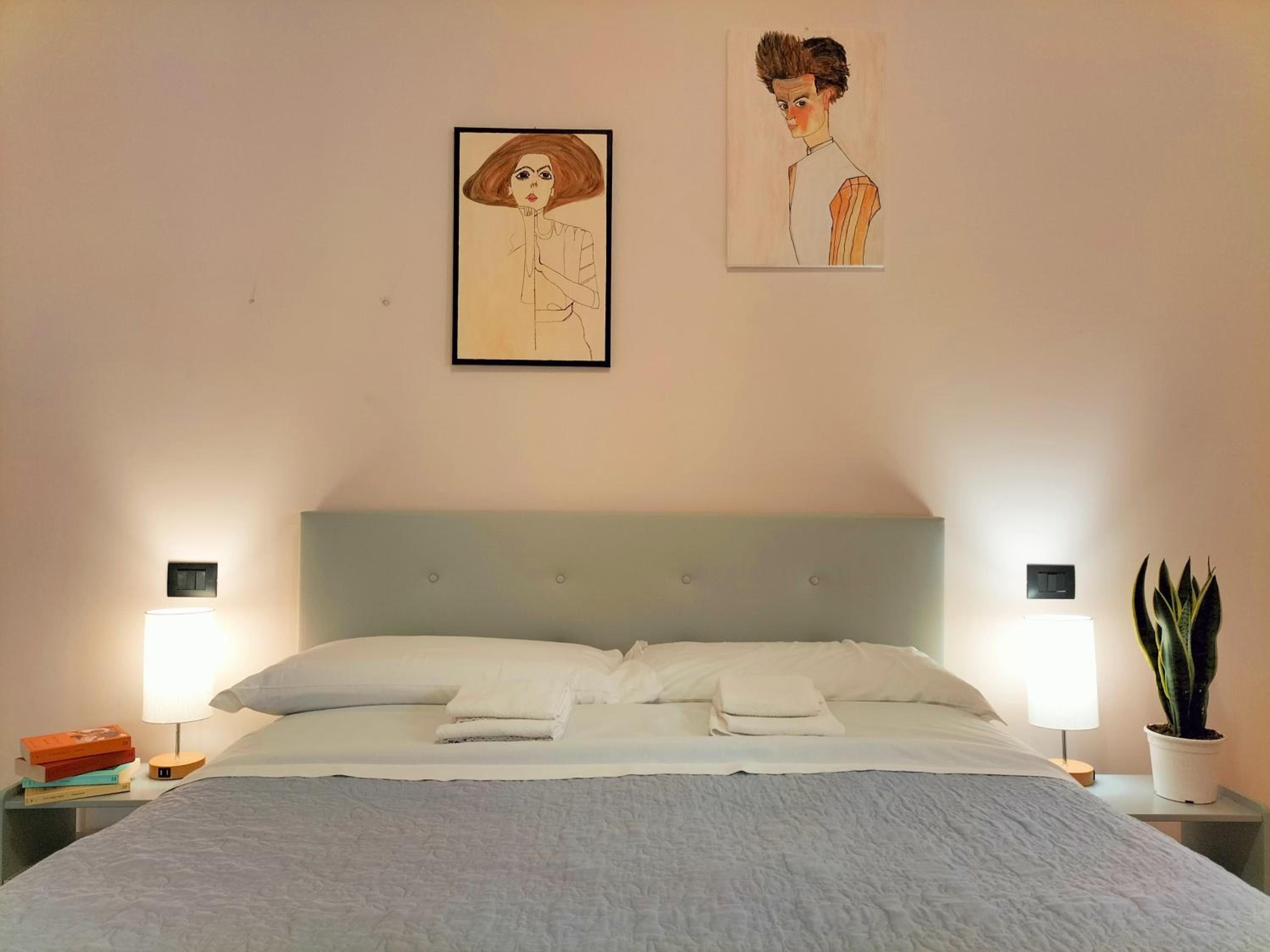 One-Bedroom Apartment photo 1