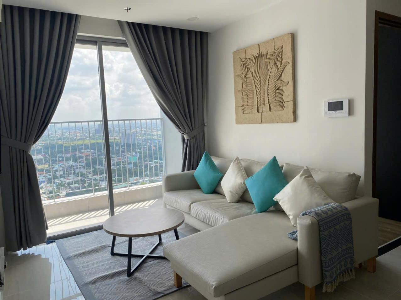 One-Bedroom Apartment - Photo 1