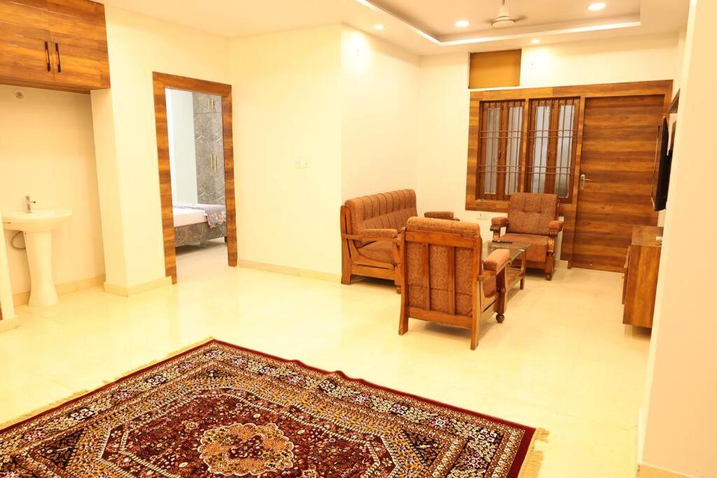 Three-Bedroom Apartment photo 1