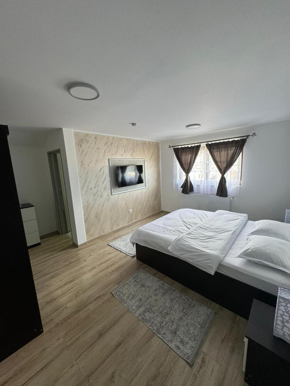 Large Double Room photo 1