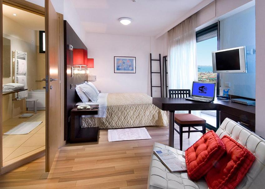 Double Room with Sea View photo 2