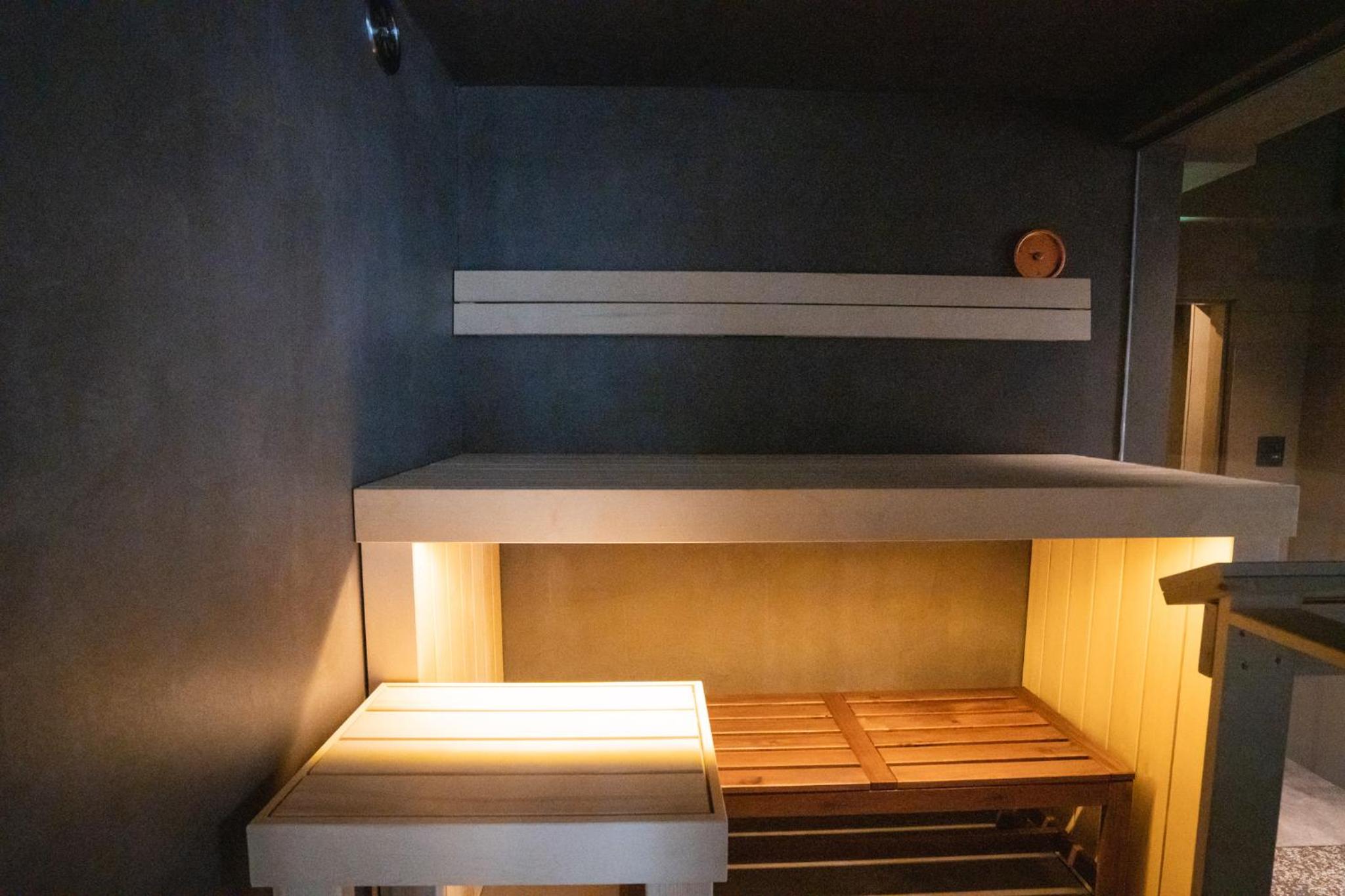 4th-Floor Suite with Private Sauna for Two photo 2