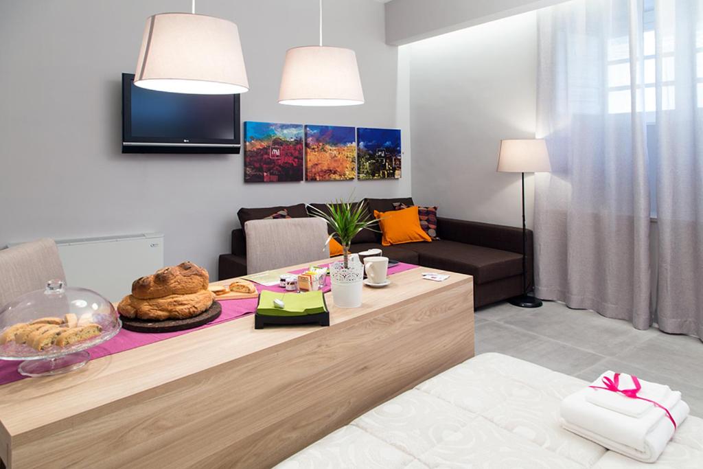 Deluxe Room - Photo 11
