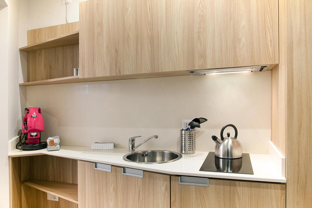 Deluxe Room - Photo 15