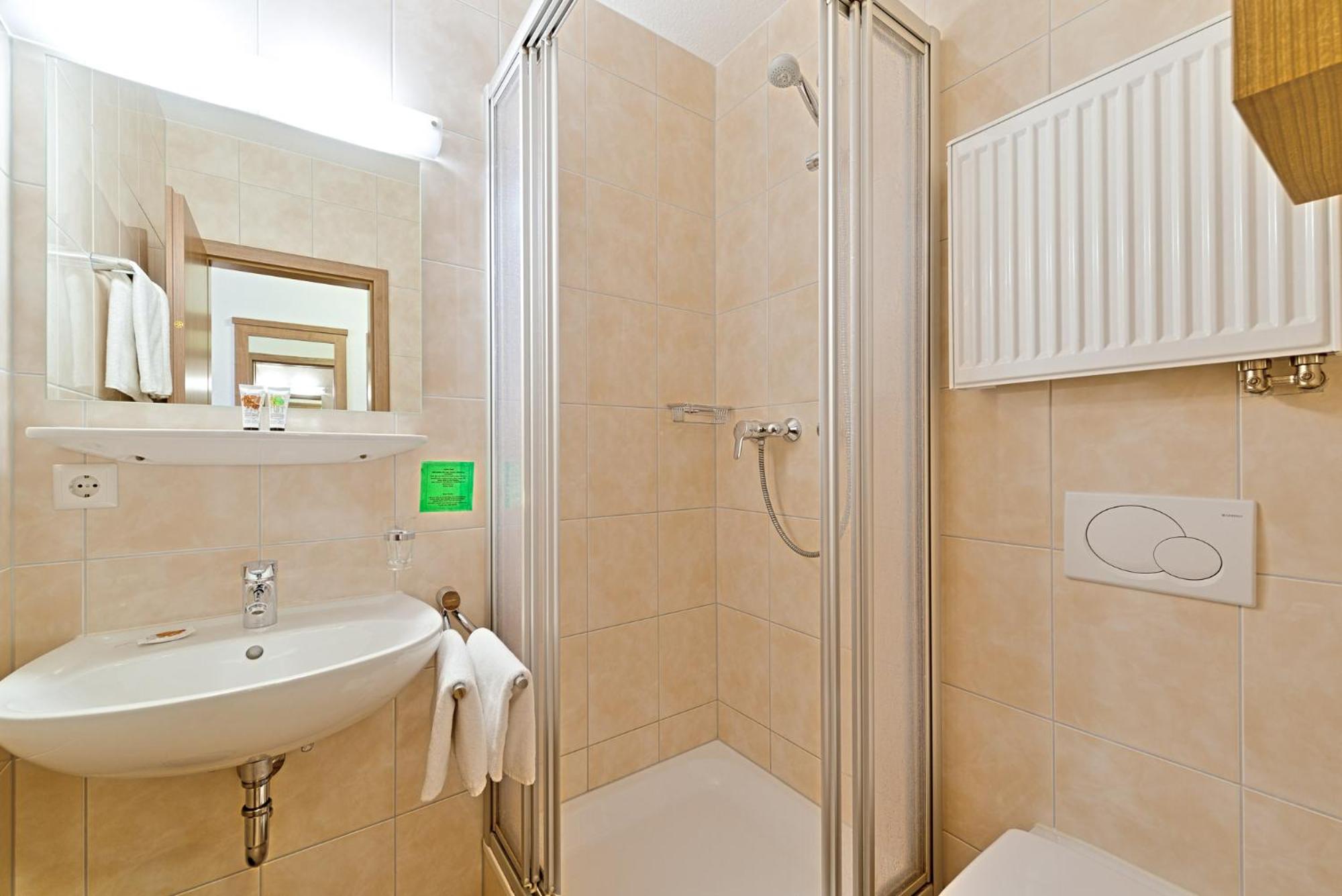 Economy Double Room - Photo 3