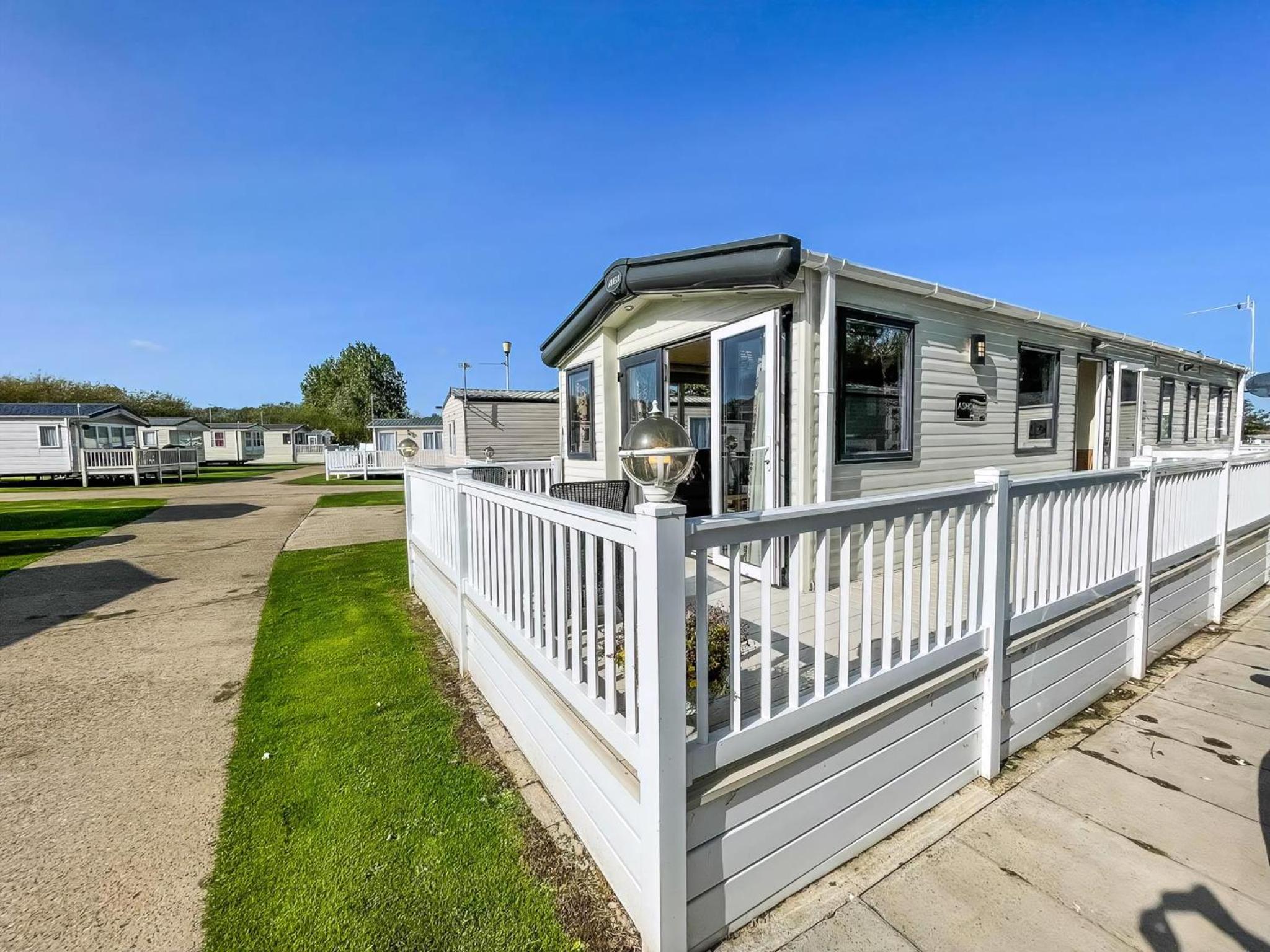 Mobile Home photo 2