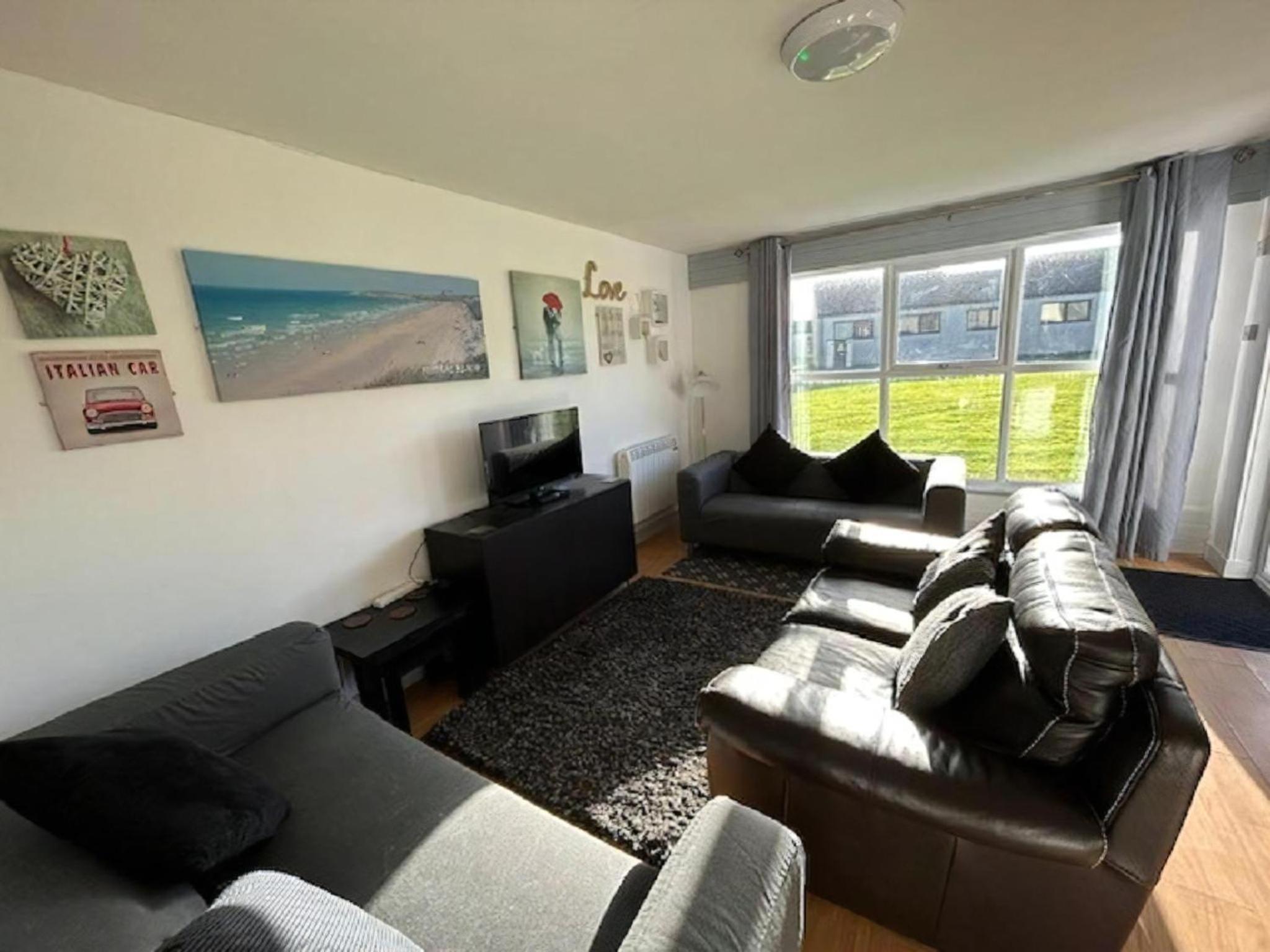 Three-Bedroom Bungalow photo 1