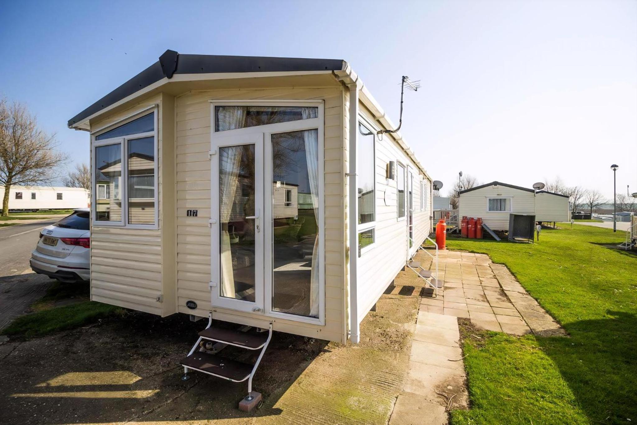 Three-Bedroom Mobile Home photo 2