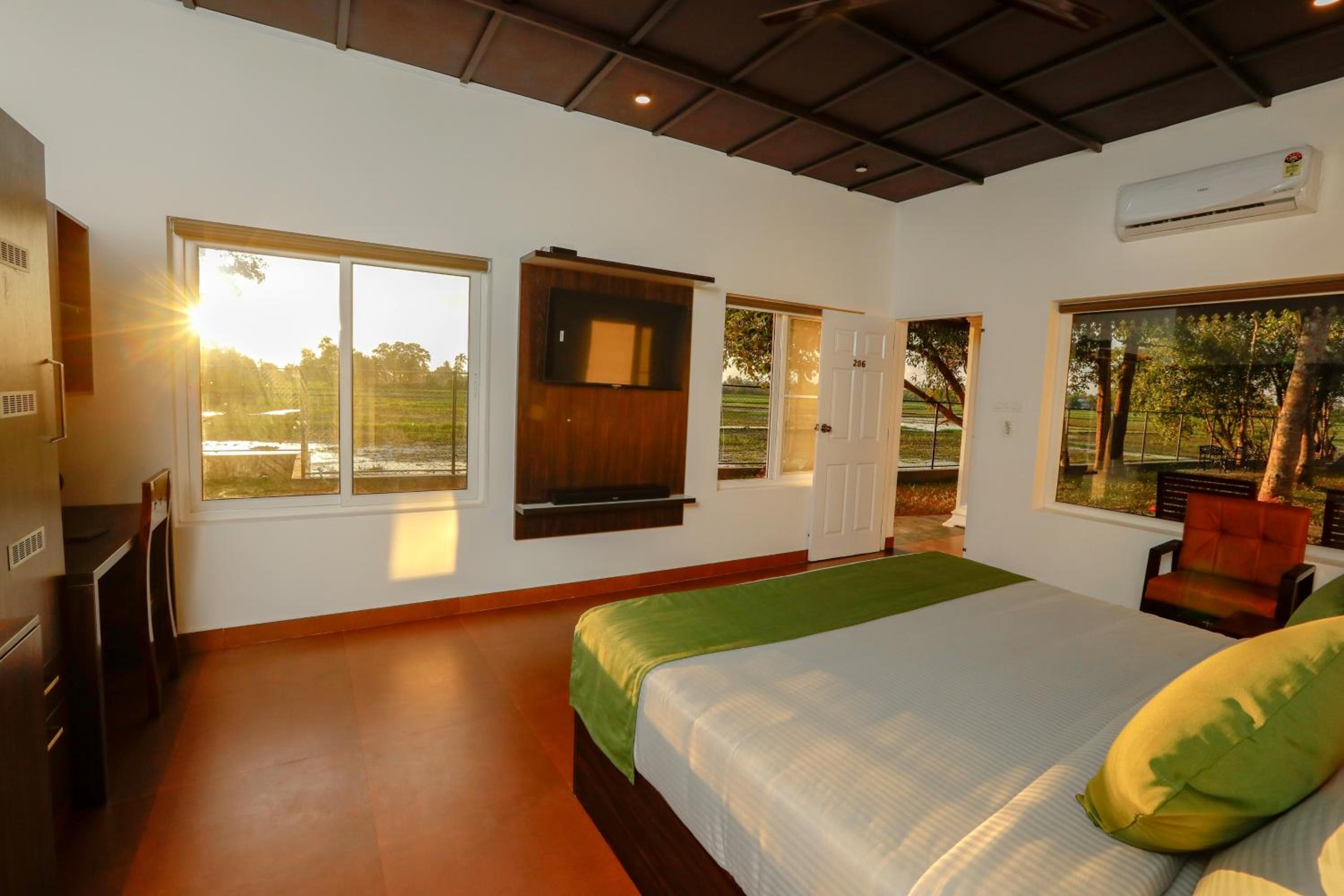 Superior room with Paddy field view photo 3